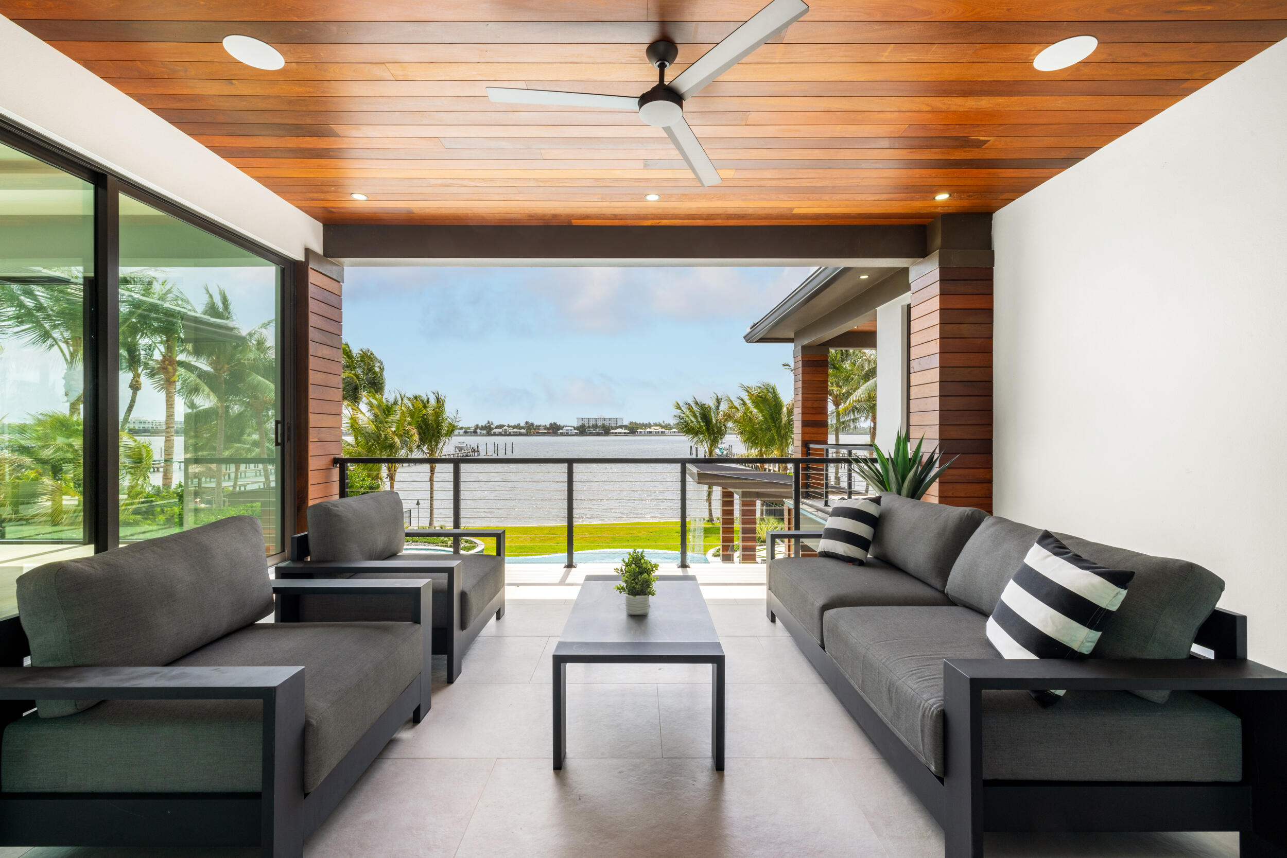 NORTH LAKE WORTH - Residential