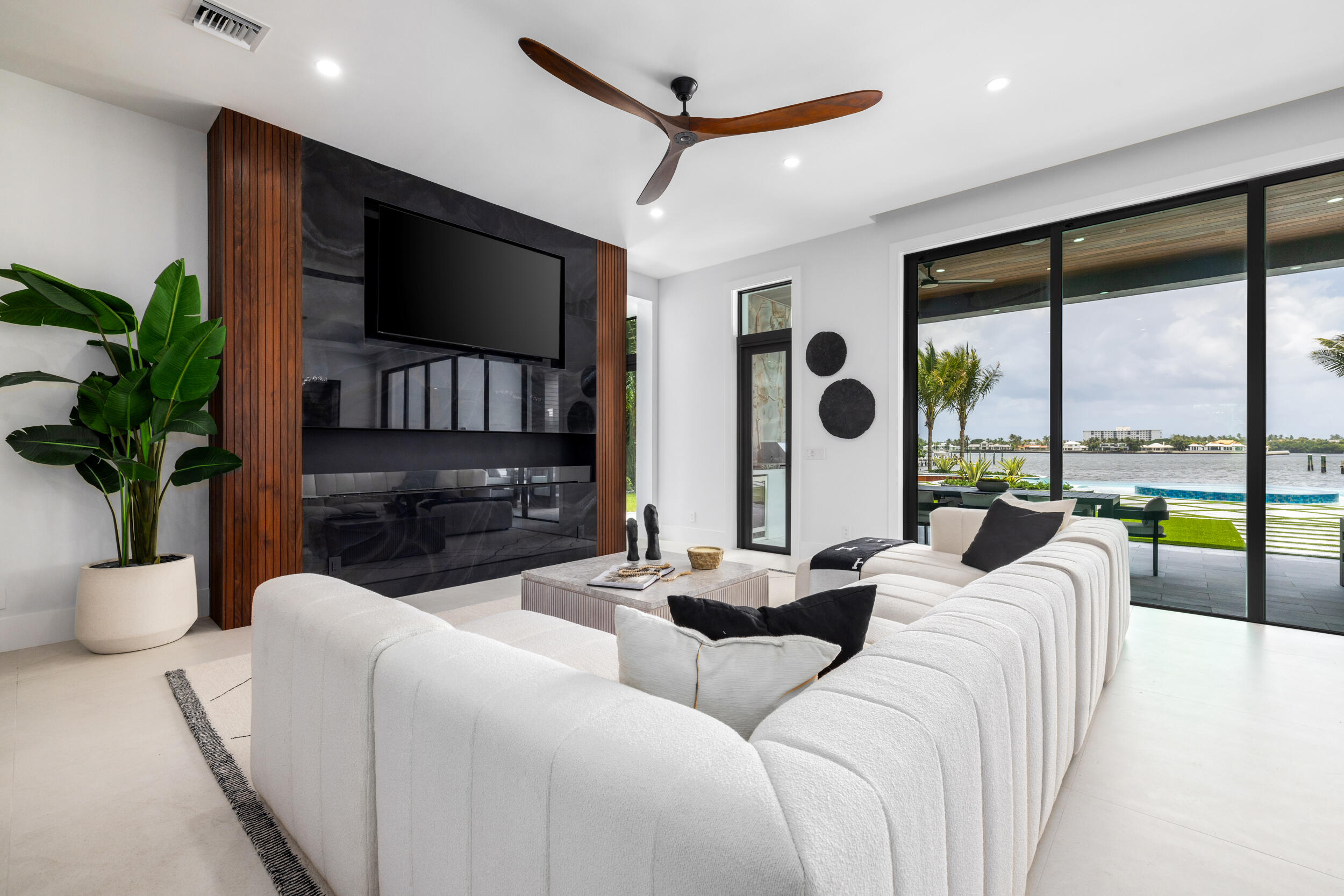 NORTH LAKE WORTH - Residential