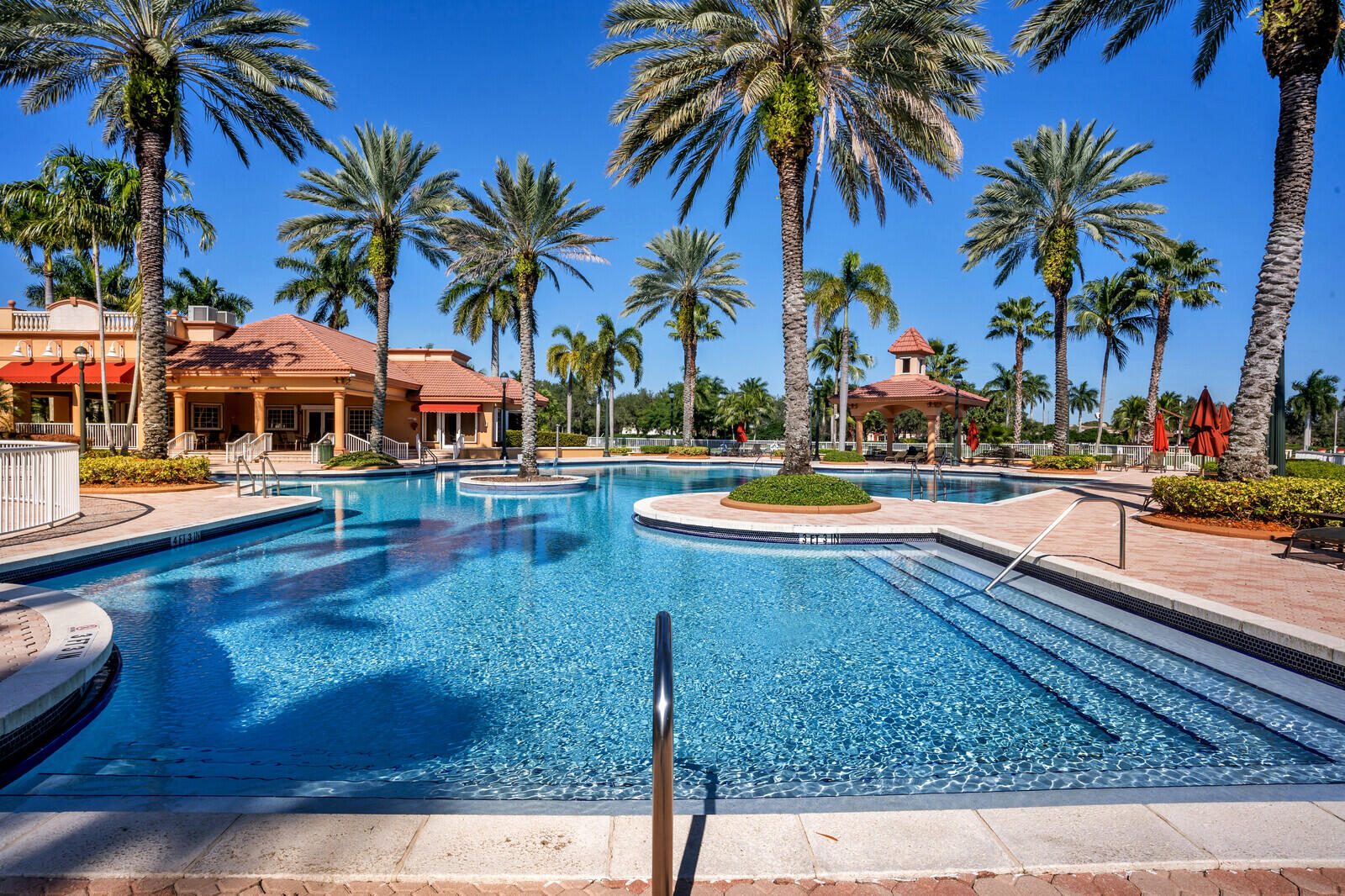 SUNSET LAKES PLAT ONE - Residential