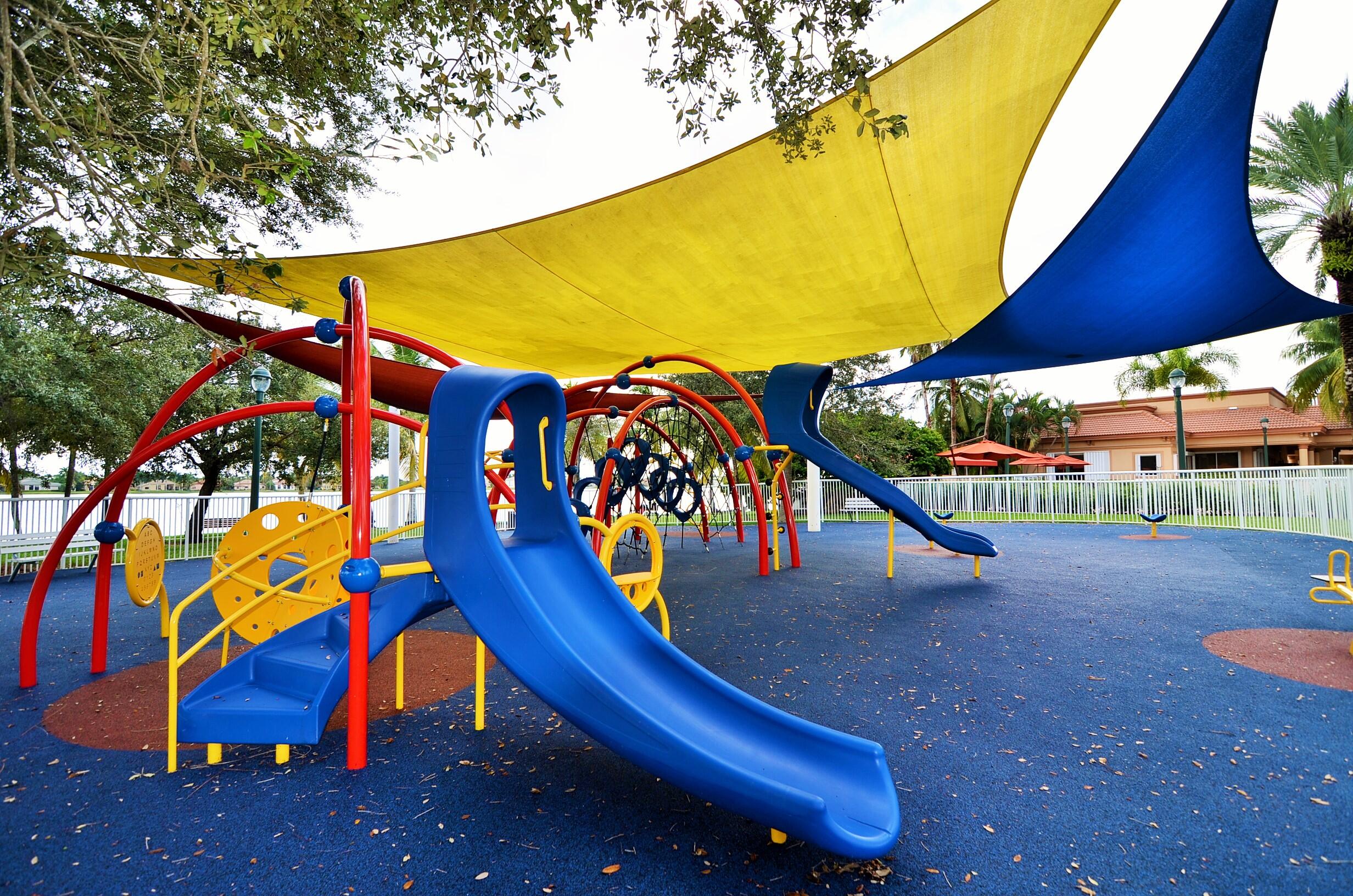 SUNSET LAKES PLAT ONE - Residential
