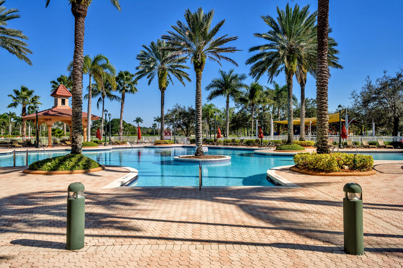 SUNSET LAKES PLAT ONE - Residential