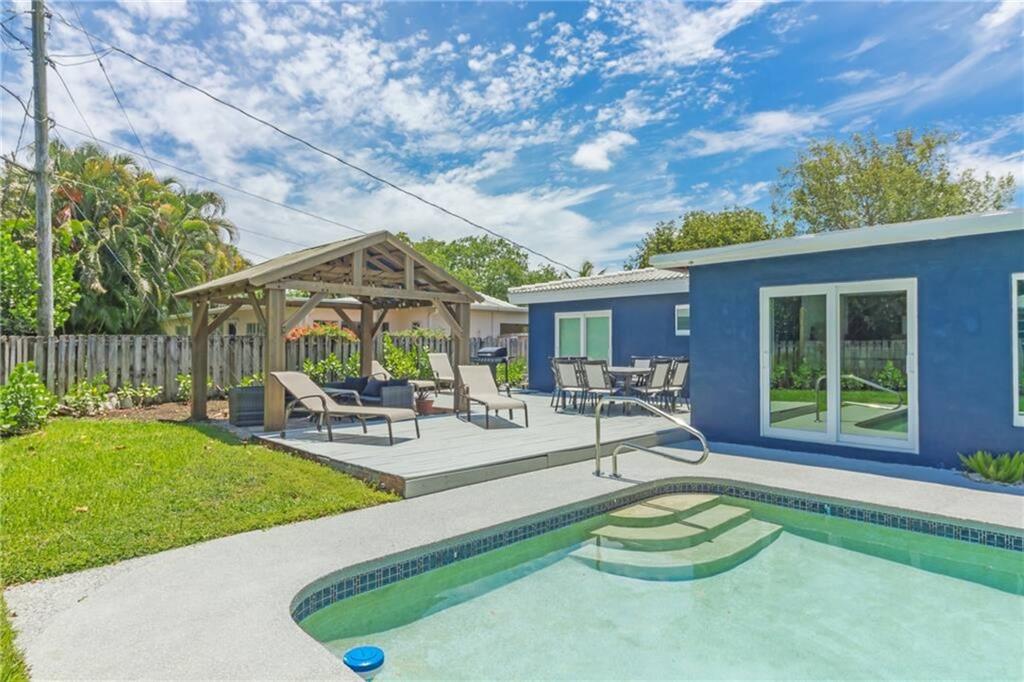 Lyons Park 33-28 B - Residential