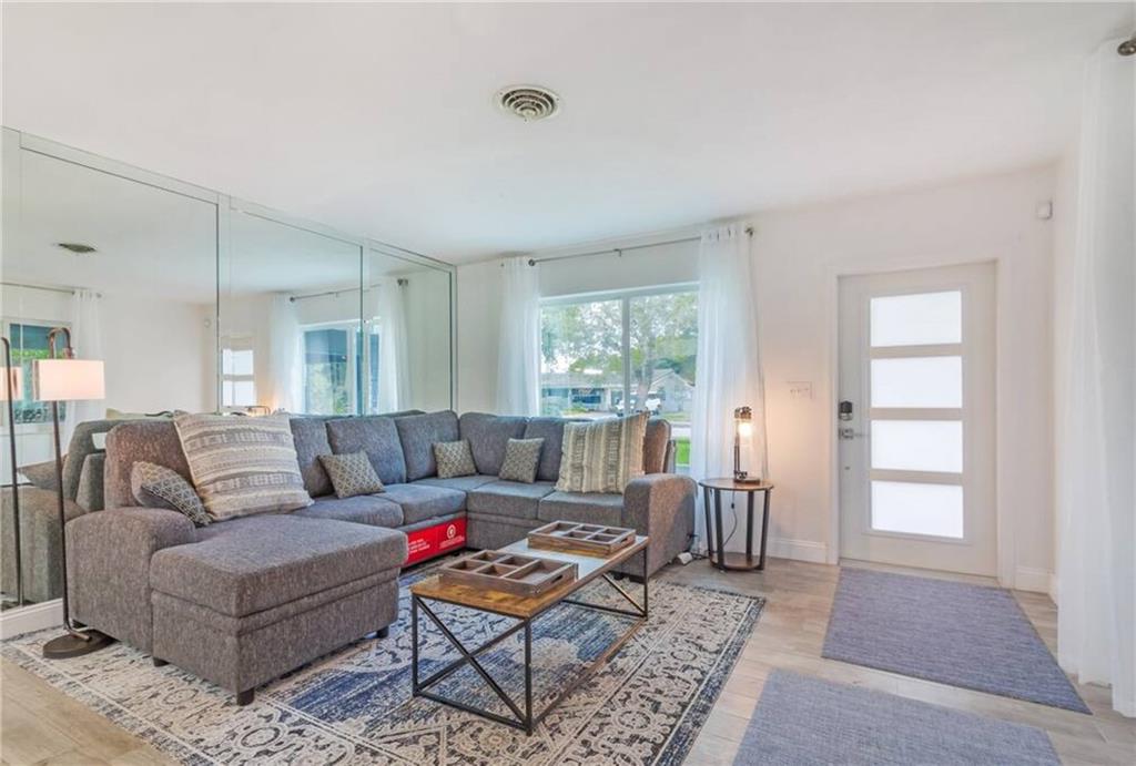 Lyons Park 33-28 B - Residential