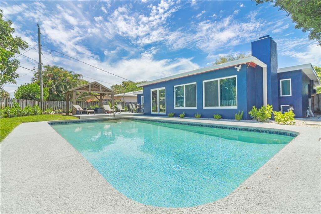 Lyons Park 33-28 B - Residential