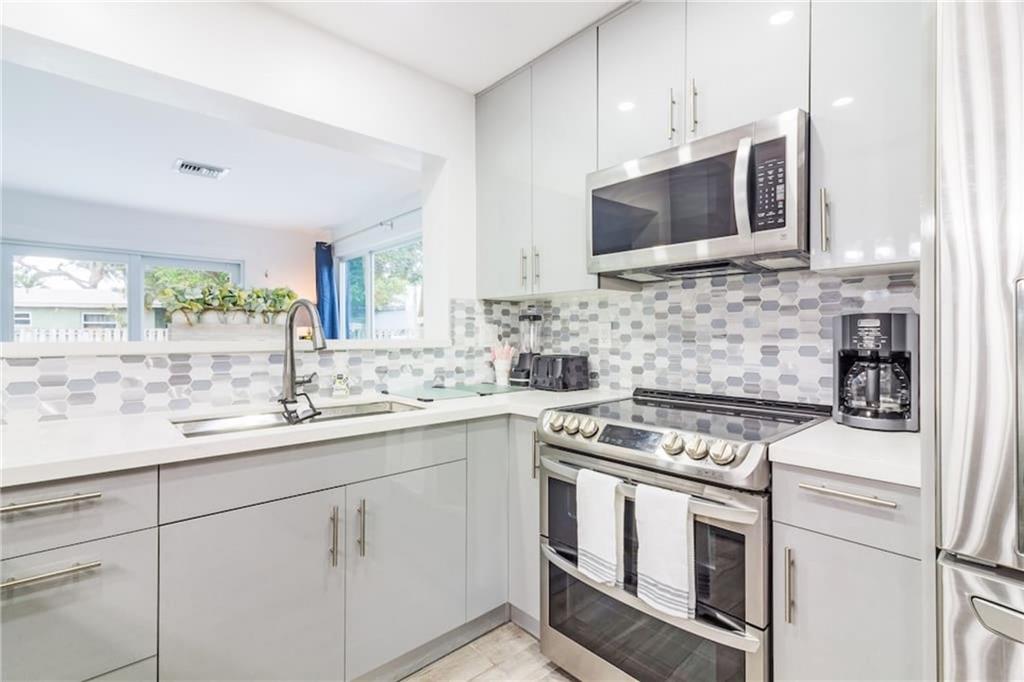 Lyons Park 33-28 B - Residential