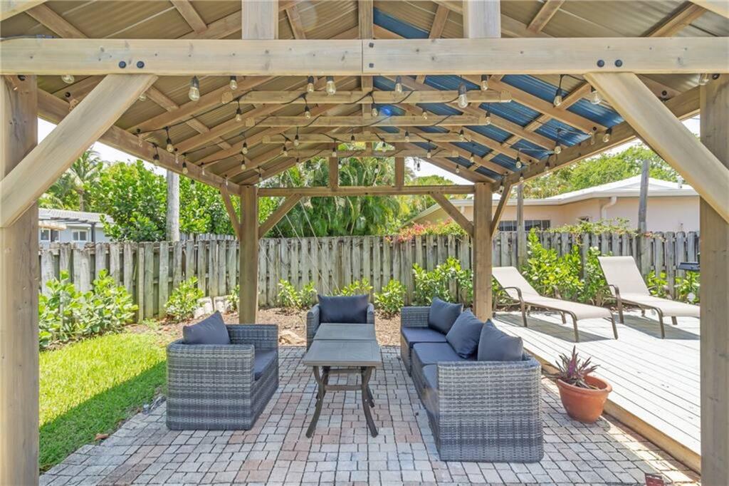 Lyons Park 33-28 B - Residential
