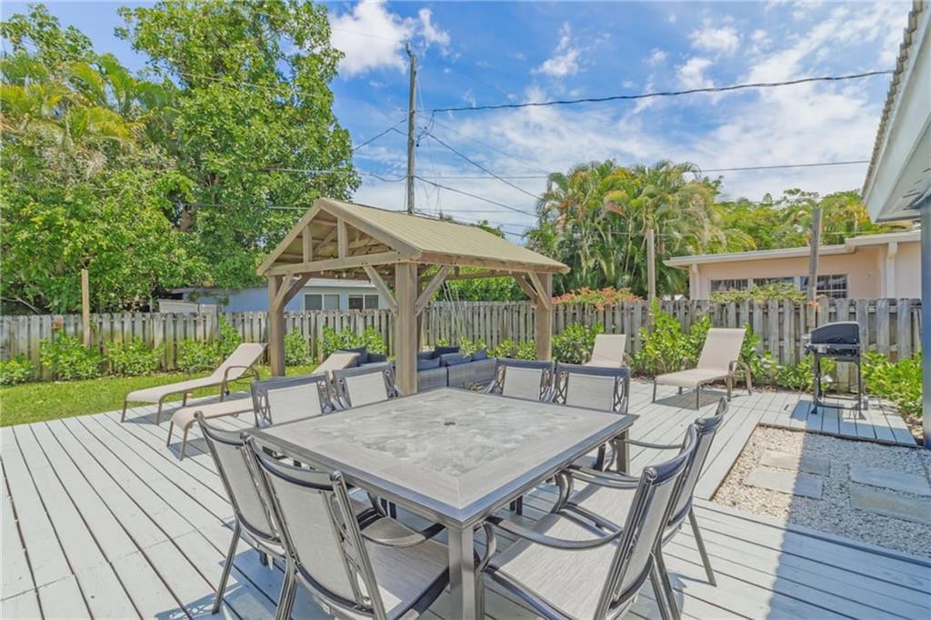 Lyons Park 33-28 B - Residential