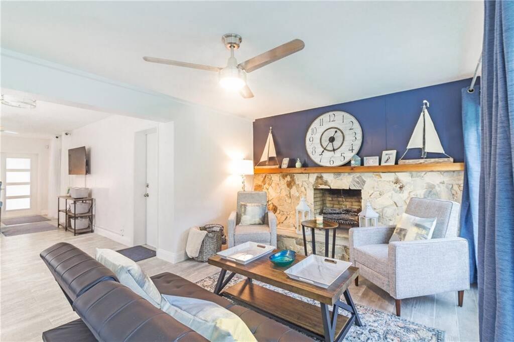 Lyons Park 33-28 B - Residential