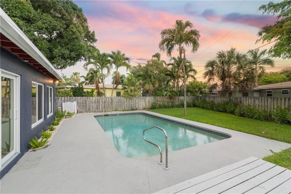Lyons Park 33-28 B - Residential