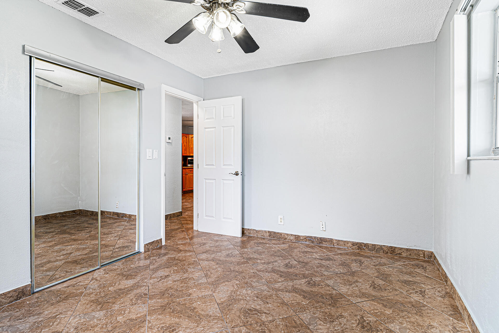 Imperial Villas Condo 01-06 - Residential Lease