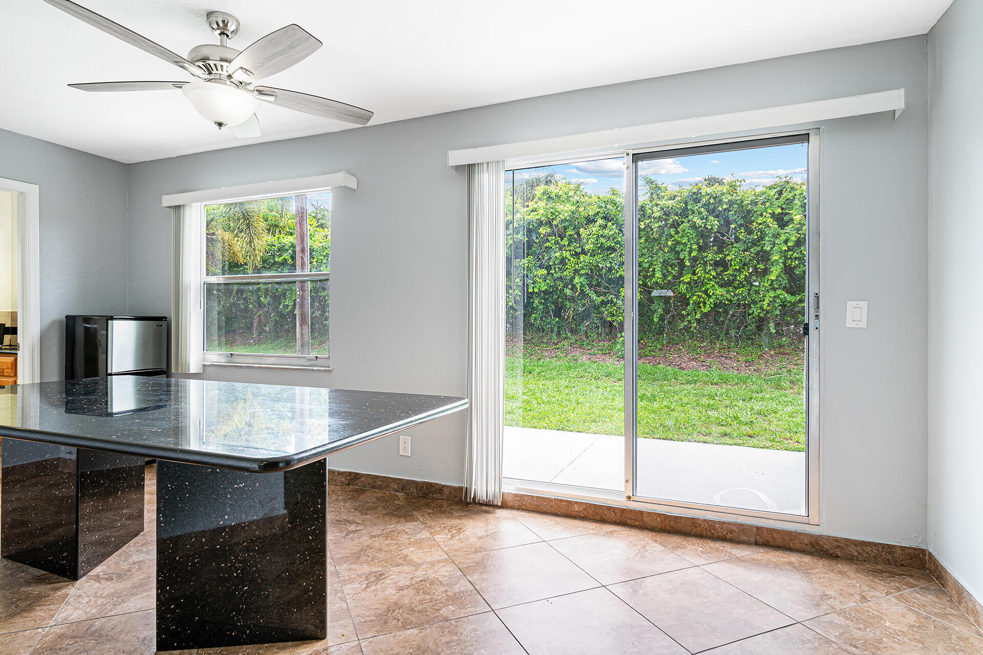 Imperial Villas Condo 01-06 - Residential Lease