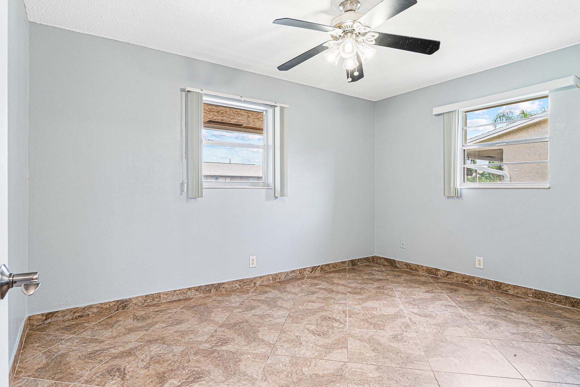 Imperial Villas Condo 01-06 - Residential Lease