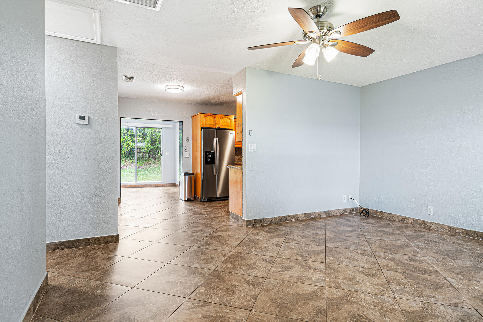 Imperial Villas Condo 01-06 - Residential Lease