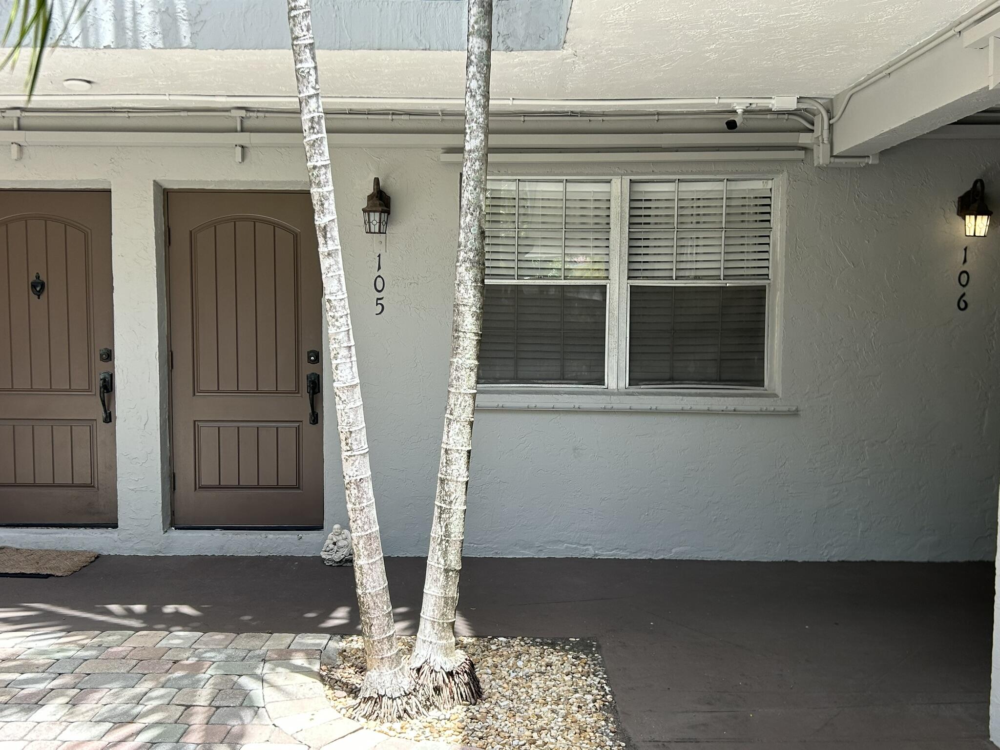 ELIZABETHAN CONDO - Residential