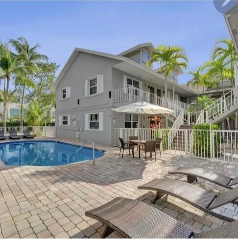 ELIZABETHAN CONDO - Residential