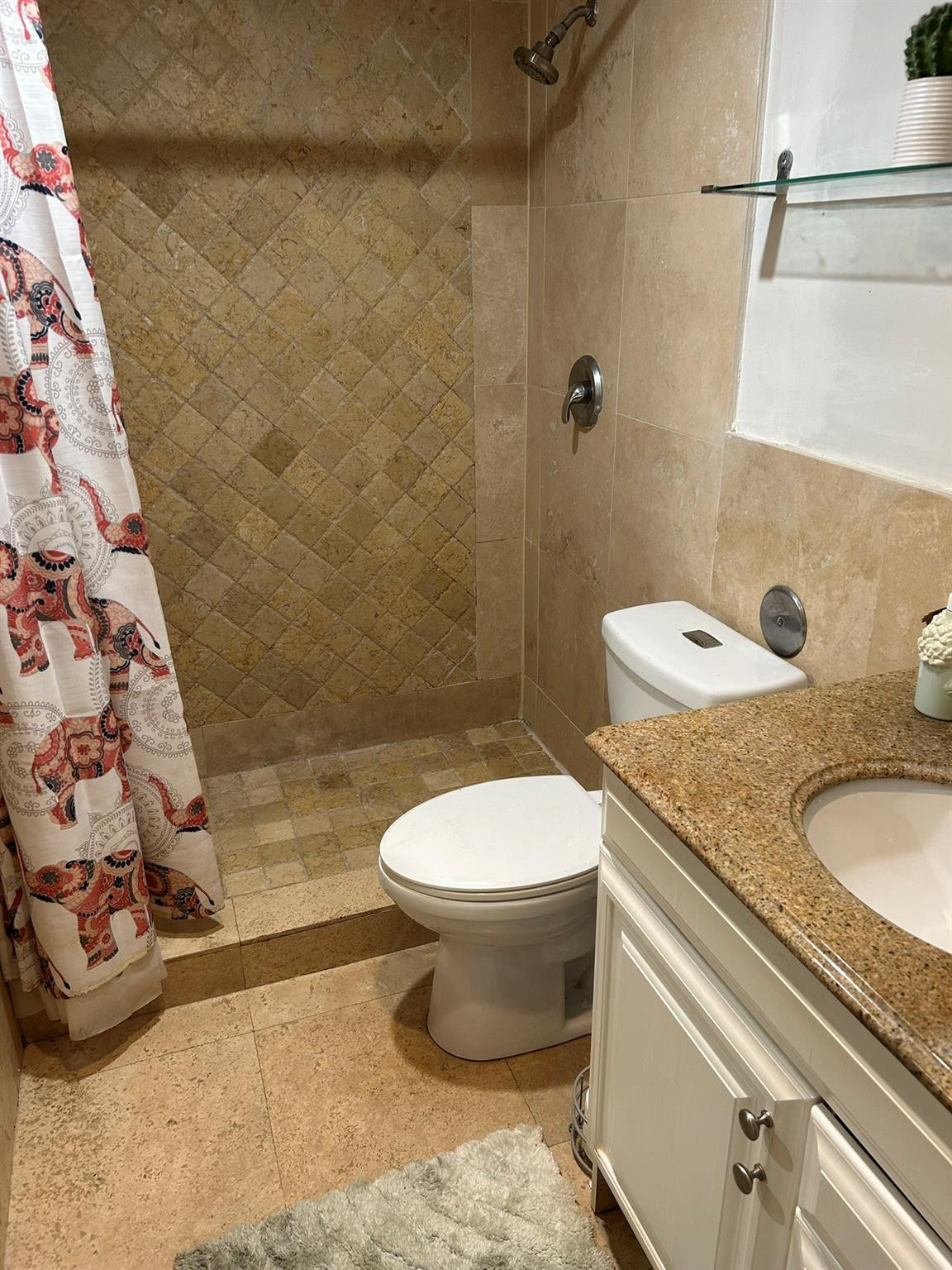 ELIZABETHAN CONDO - Residential
