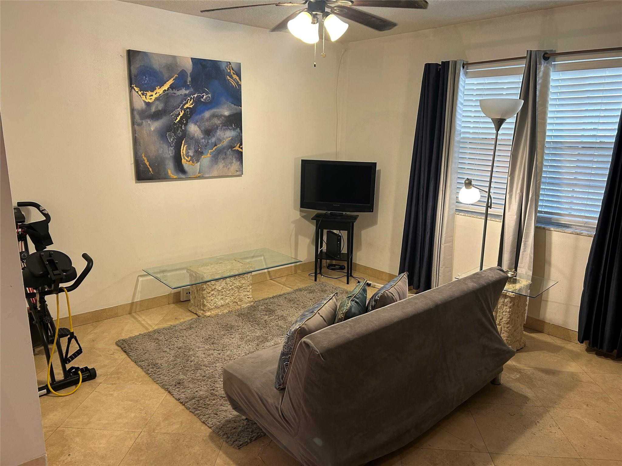 ELIZABETHAN CONDO - Residential