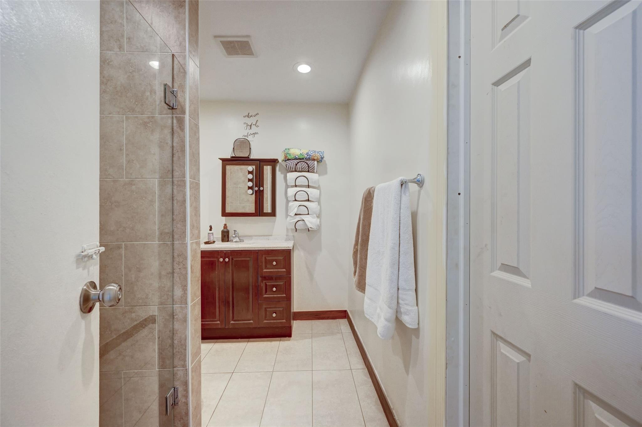 SUNRISE GOLF VILLAGE FIRST ADD - Residential Lease