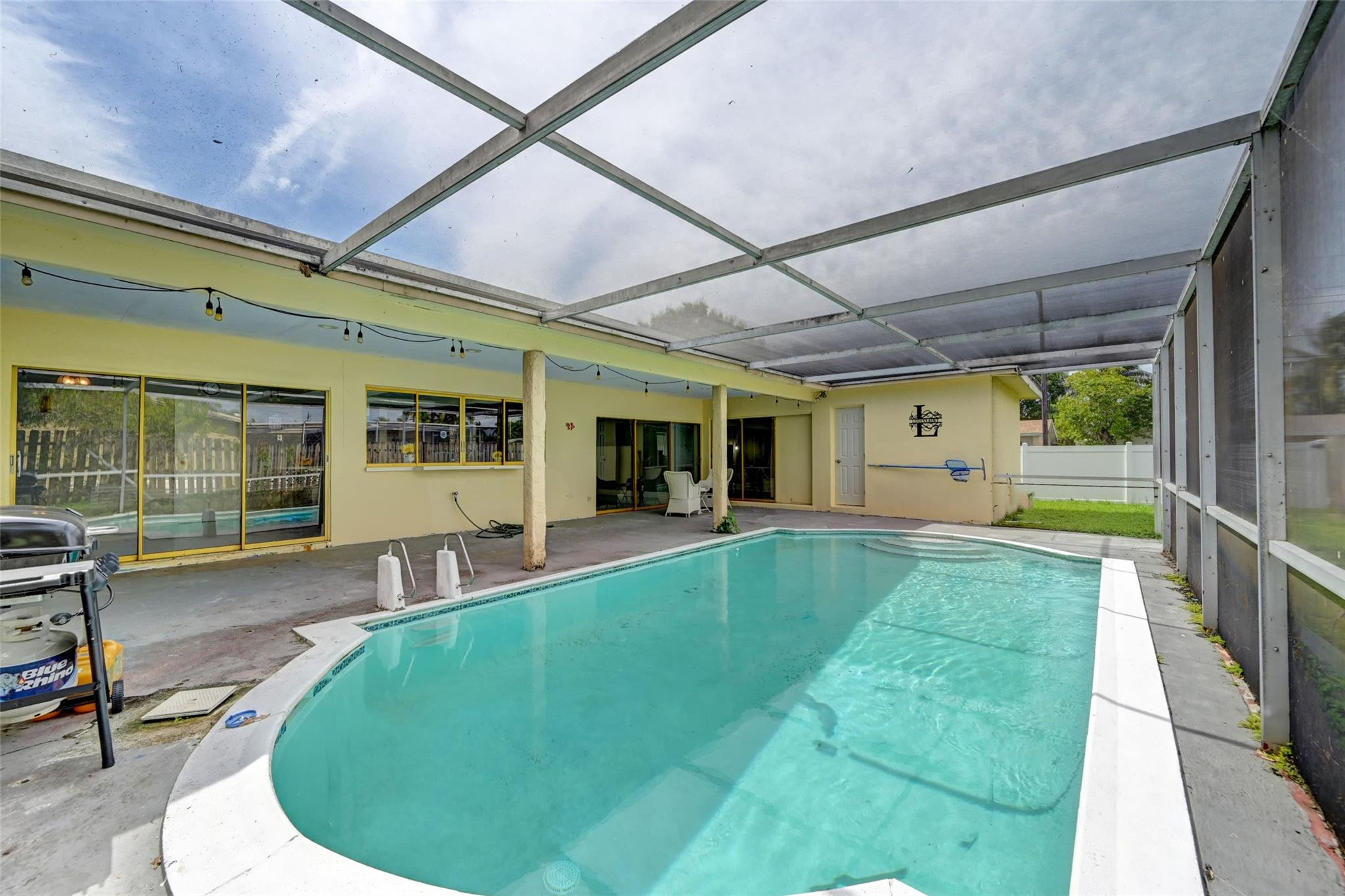 SUNRISE GOLF VILLAGE FIRST ADD - Residential Lease