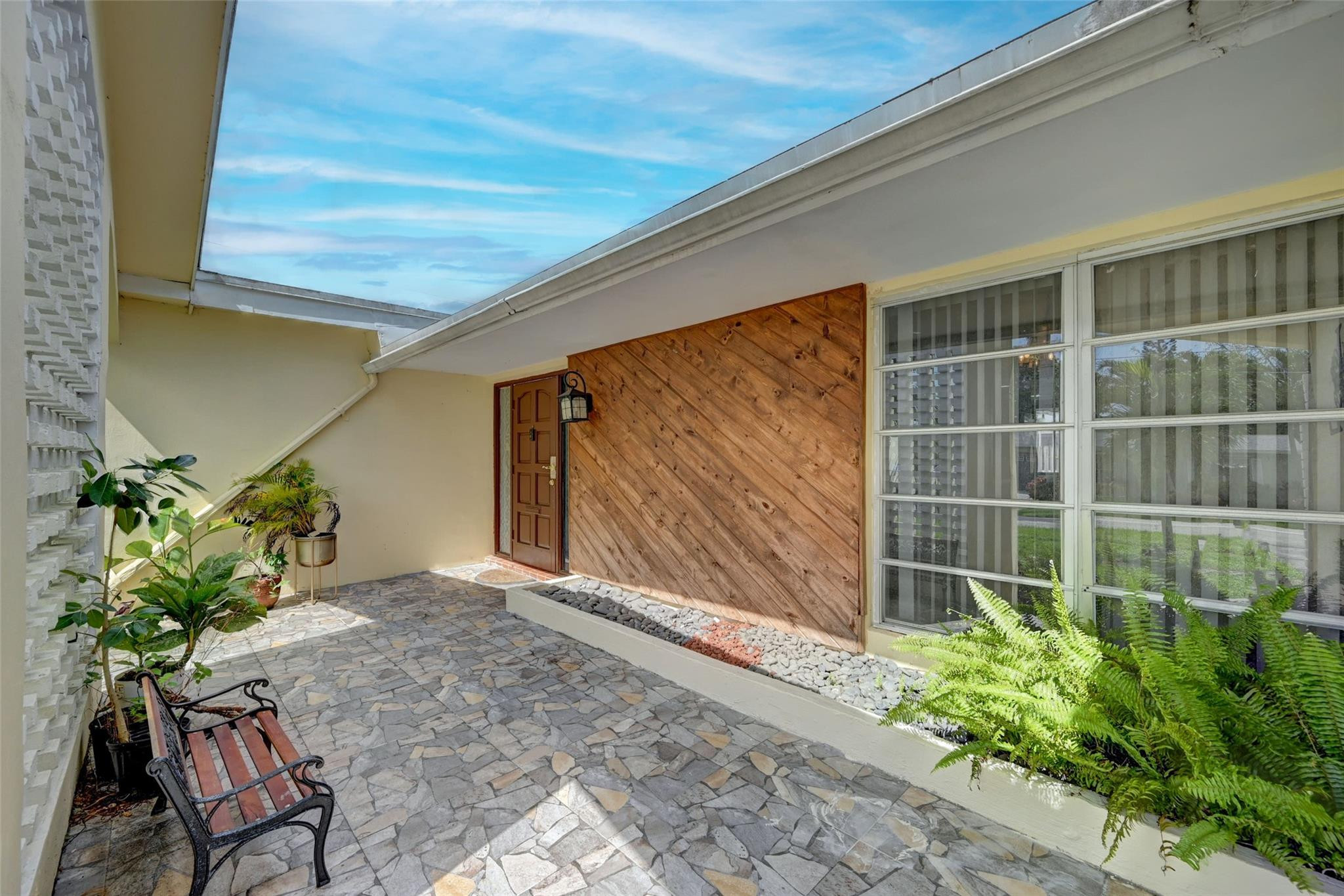 SUNRISE GOLF VILLAGE FIRST ADD - Residential Lease