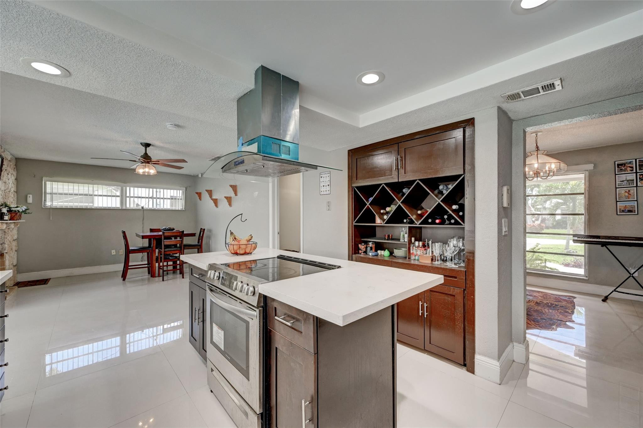 SUNRISE GOLF VILLAGE FIRST ADD - Residential Lease