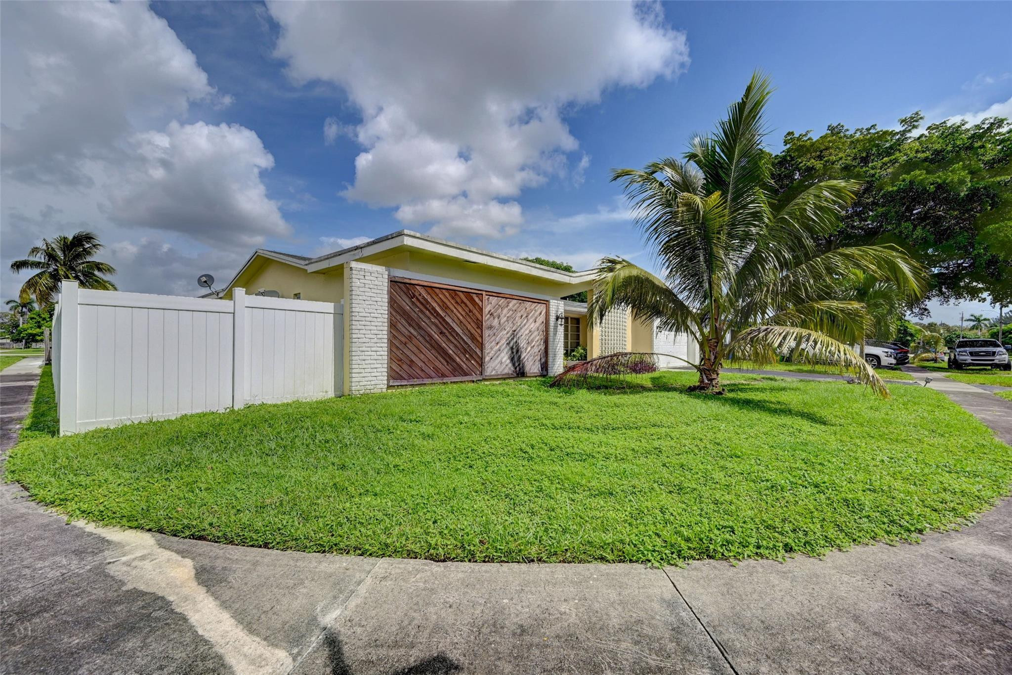 SUNRISE GOLF VILLAGE FIRST ADD - Residential Lease