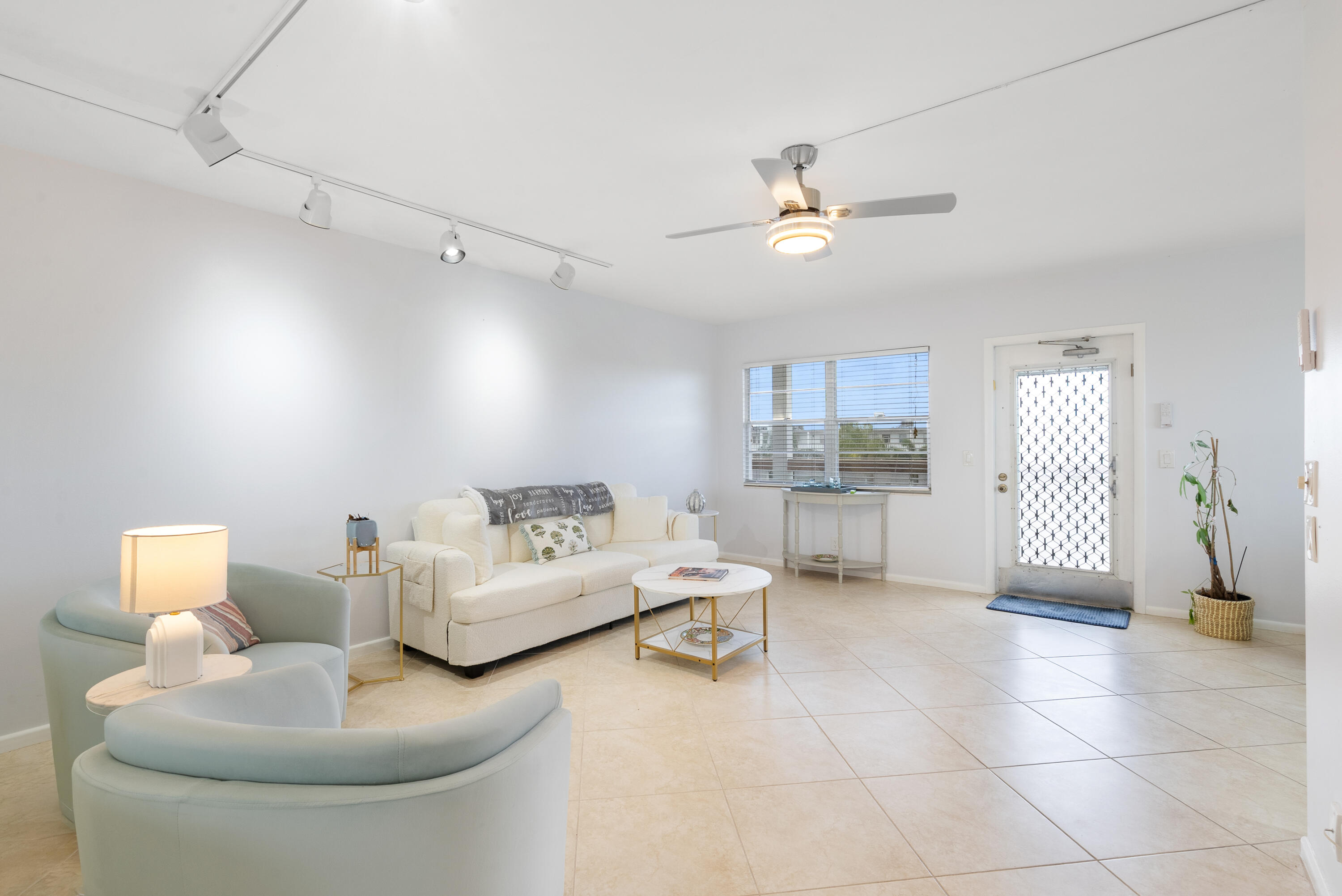 CORNWALL AT CENTURY VILLAGE CONDO - Residential Lease
