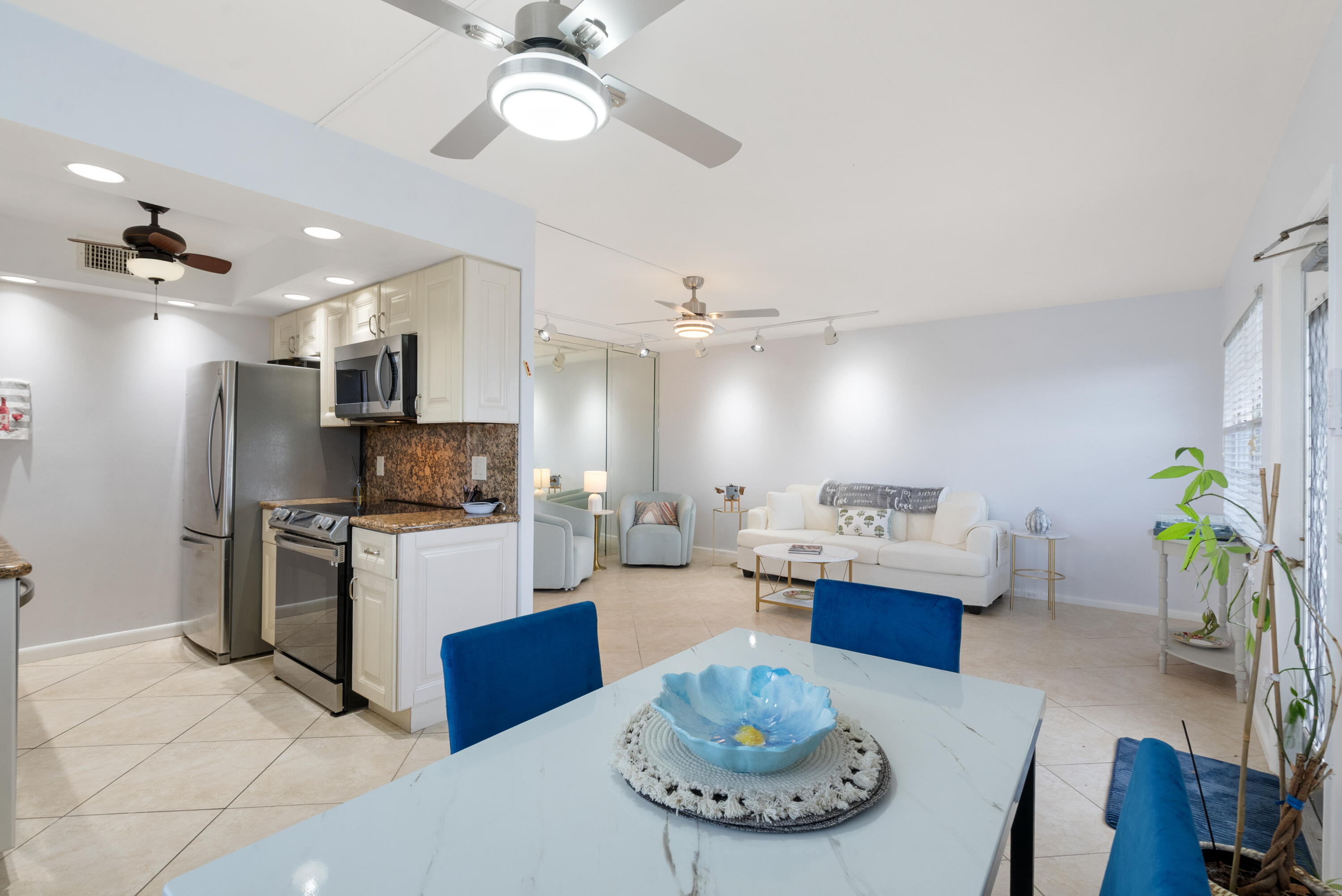 CORNWALL AT CENTURY VILLAGE CONDO - Residential Lease