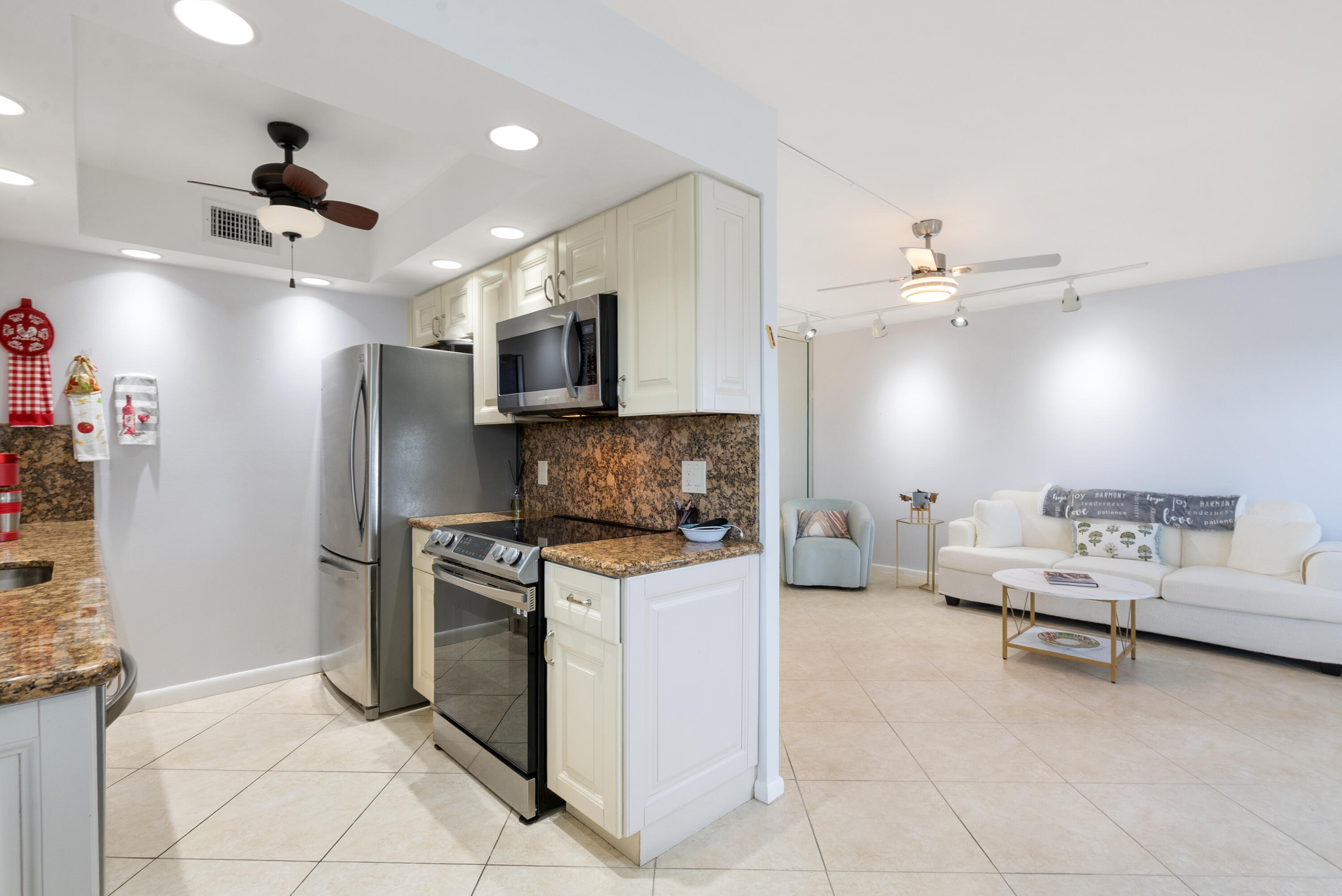 CORNWALL AT CENTURY VILLAGE CONDO - Residential Lease