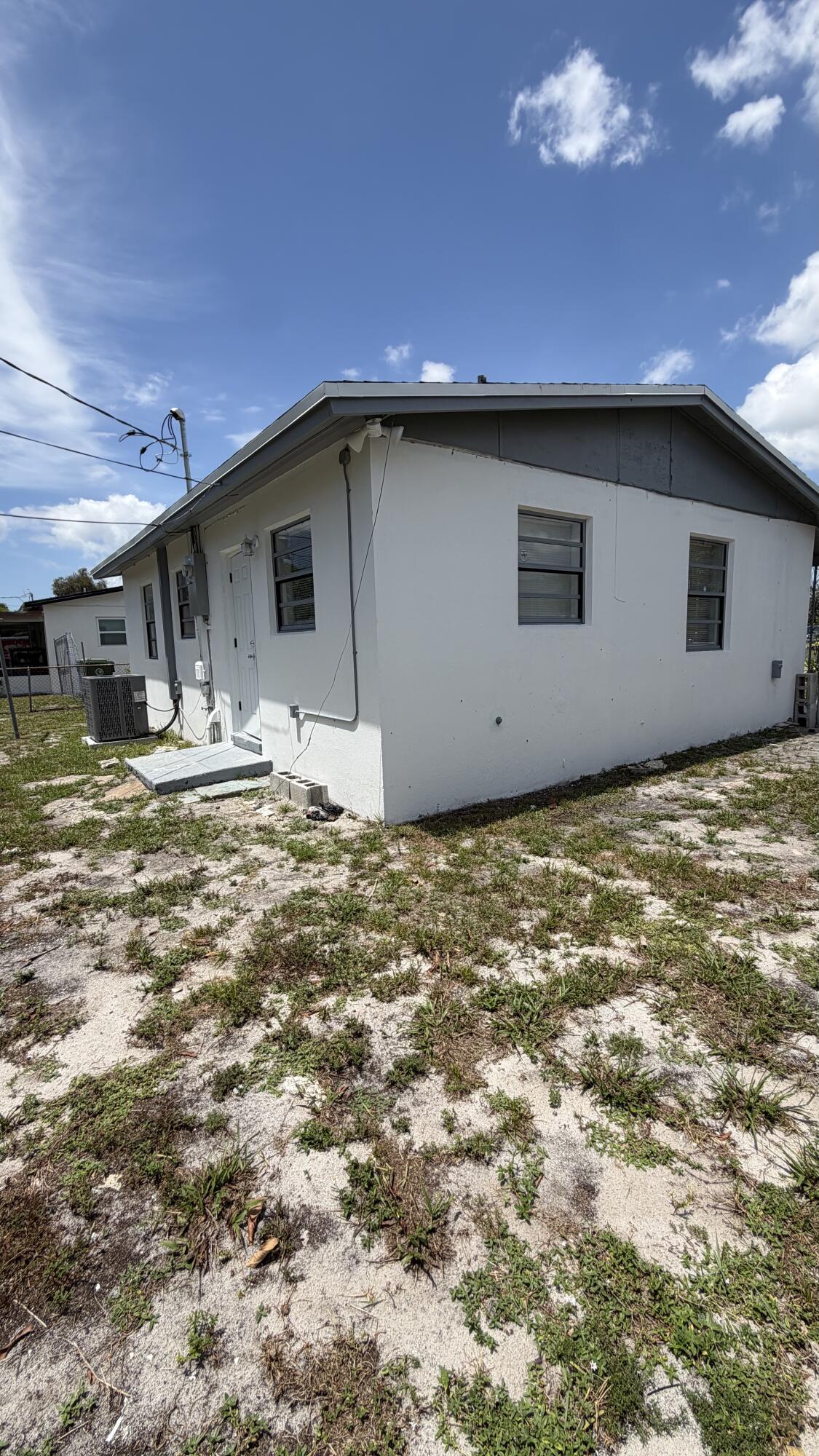 LAUDERDALE MANOR HOMESITES - Residential Lease