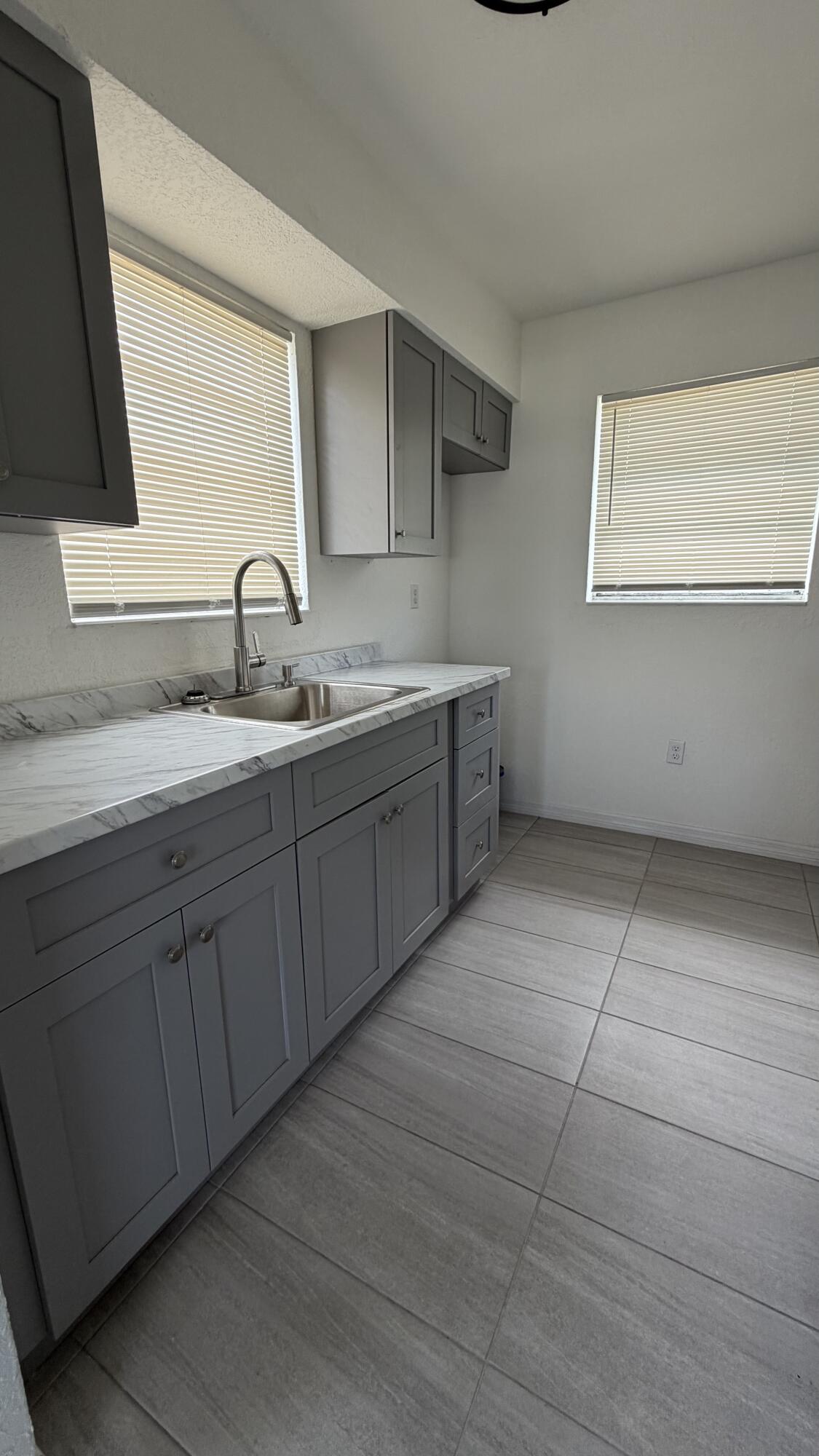 LAUDERDALE MANOR HOMESITES - Residential Lease