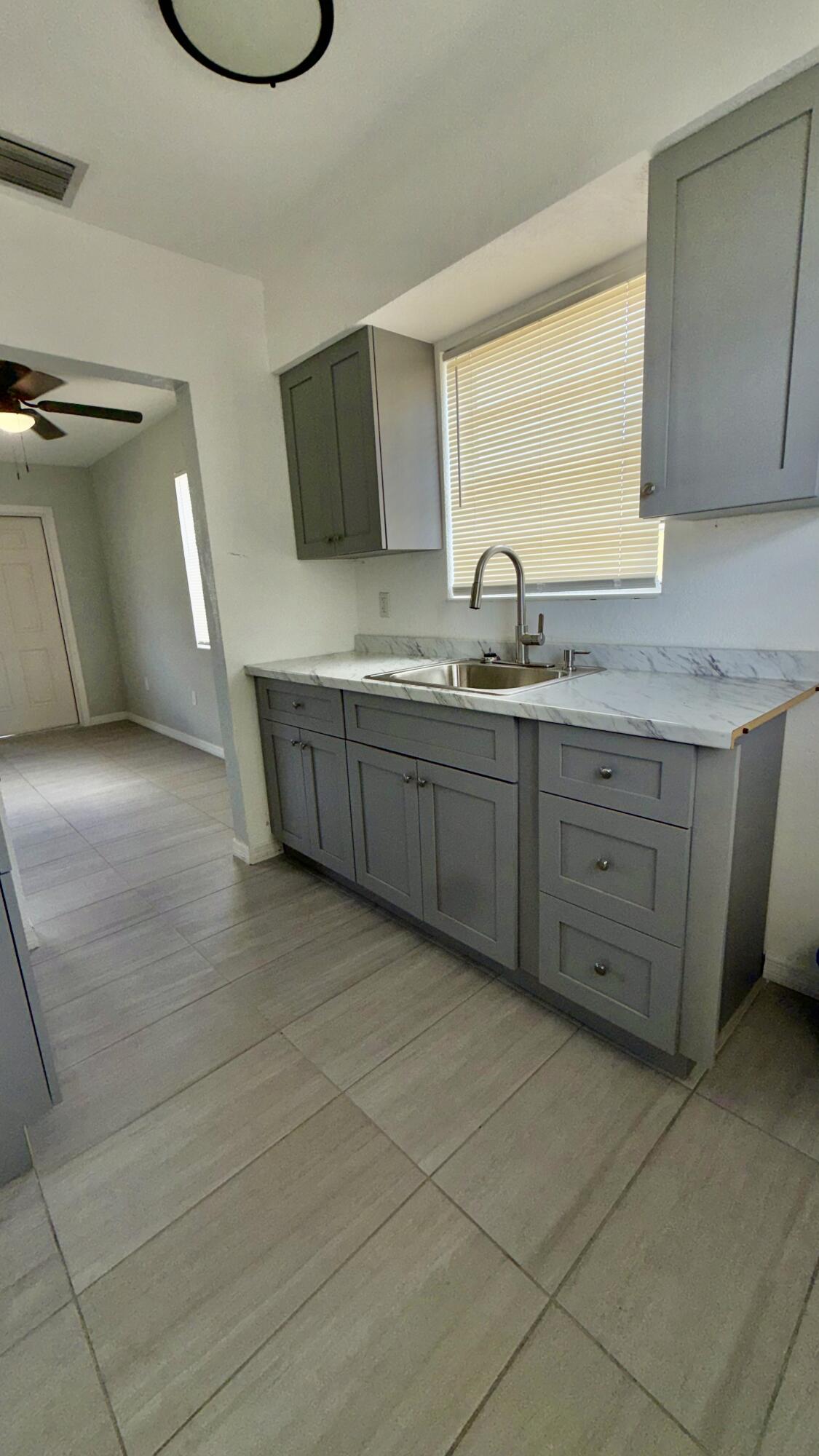 LAUDERDALE MANOR HOMESITES - Residential Lease