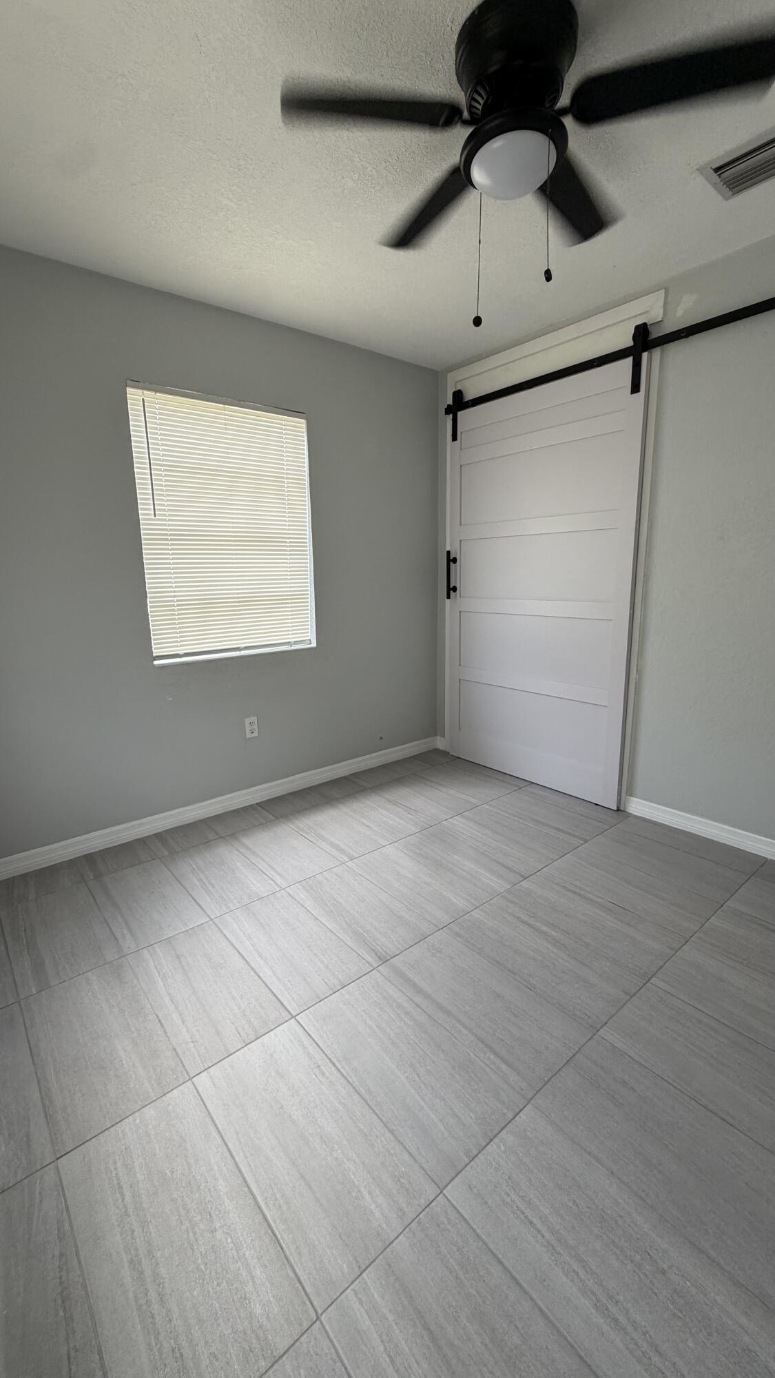 LAUDERDALE MANOR HOMESITES - Residential Lease