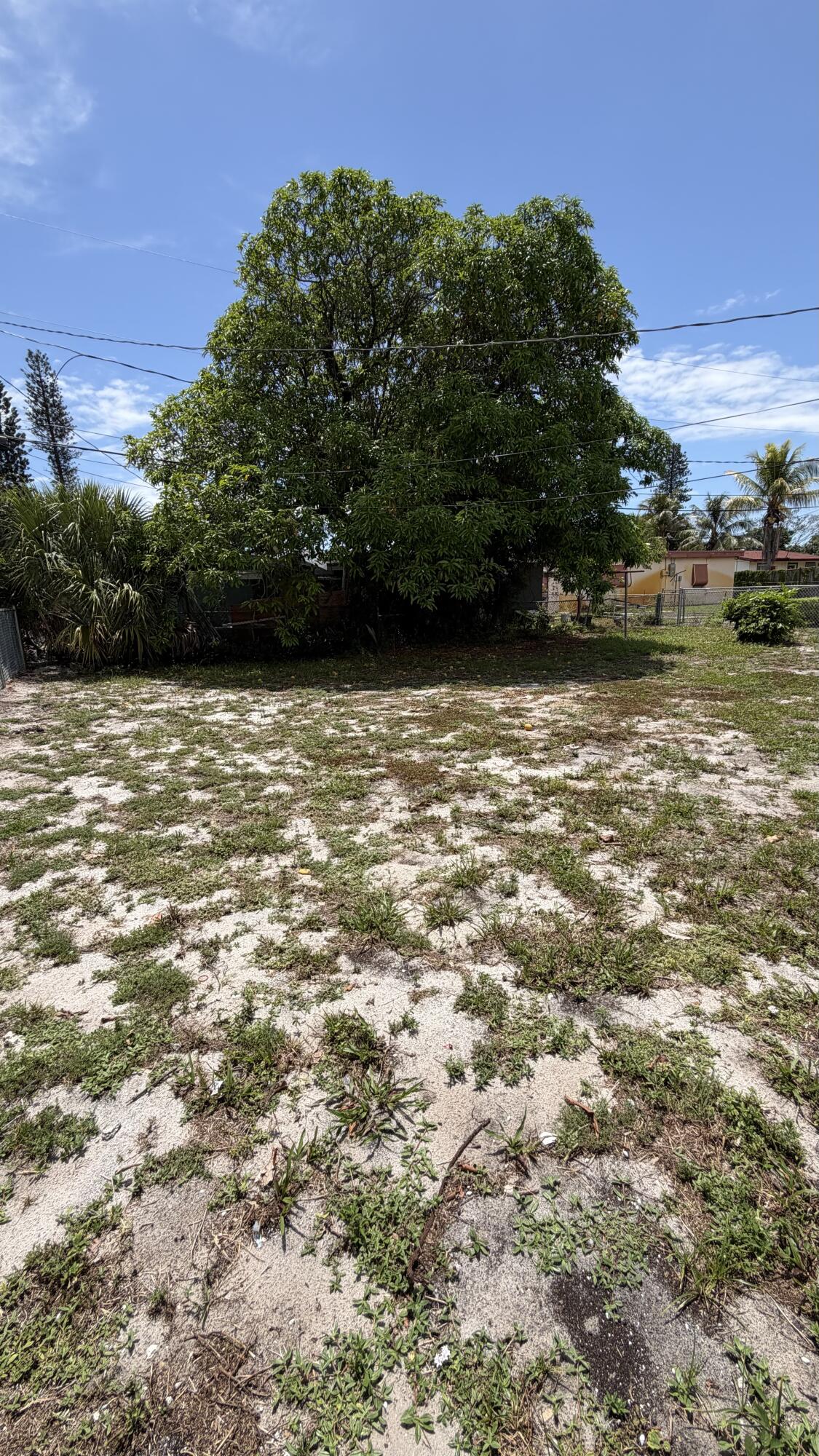 LAUDERDALE MANOR HOMESITES - Residential Lease