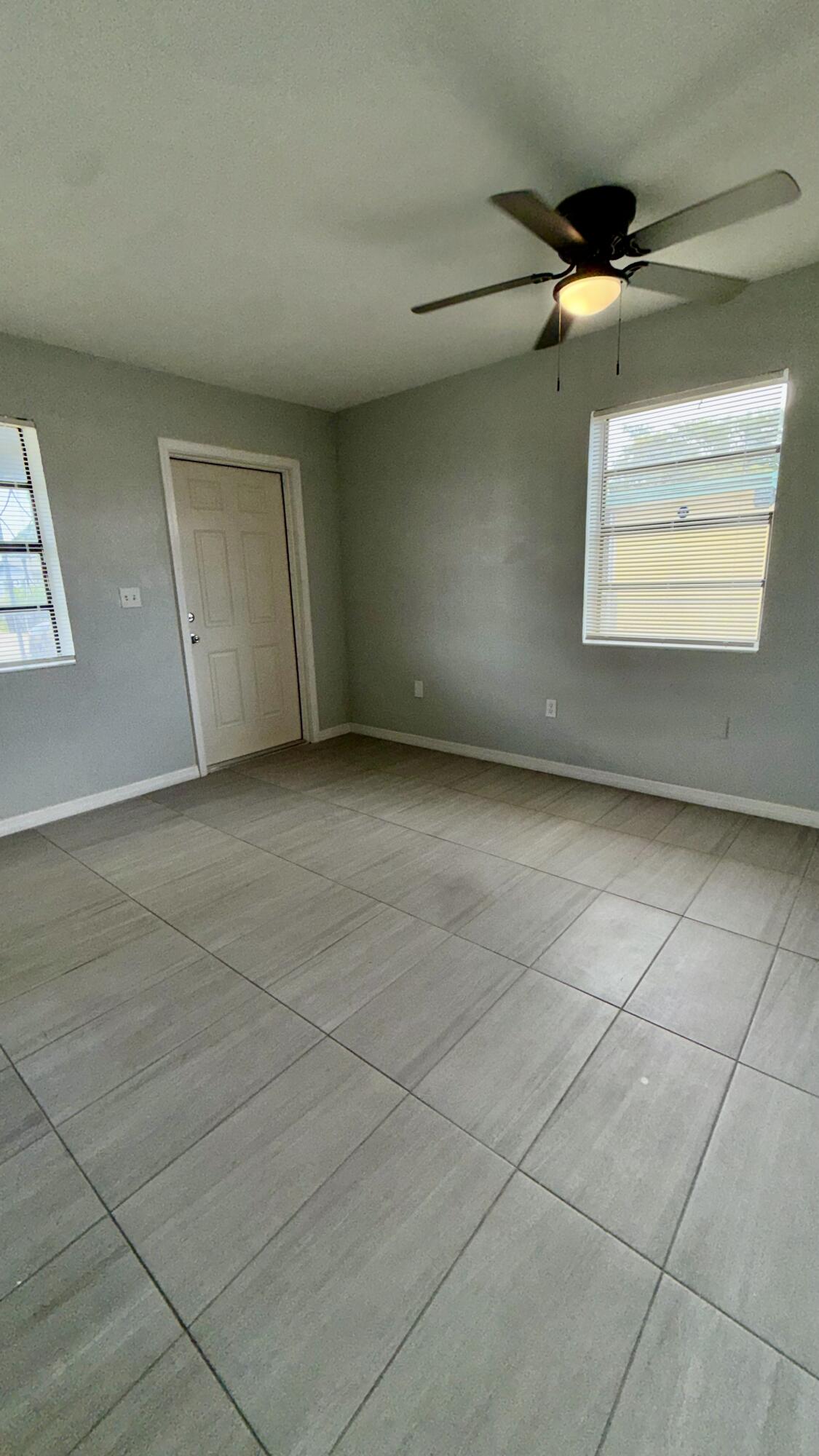 LAUDERDALE MANOR HOMESITES - Residential Lease