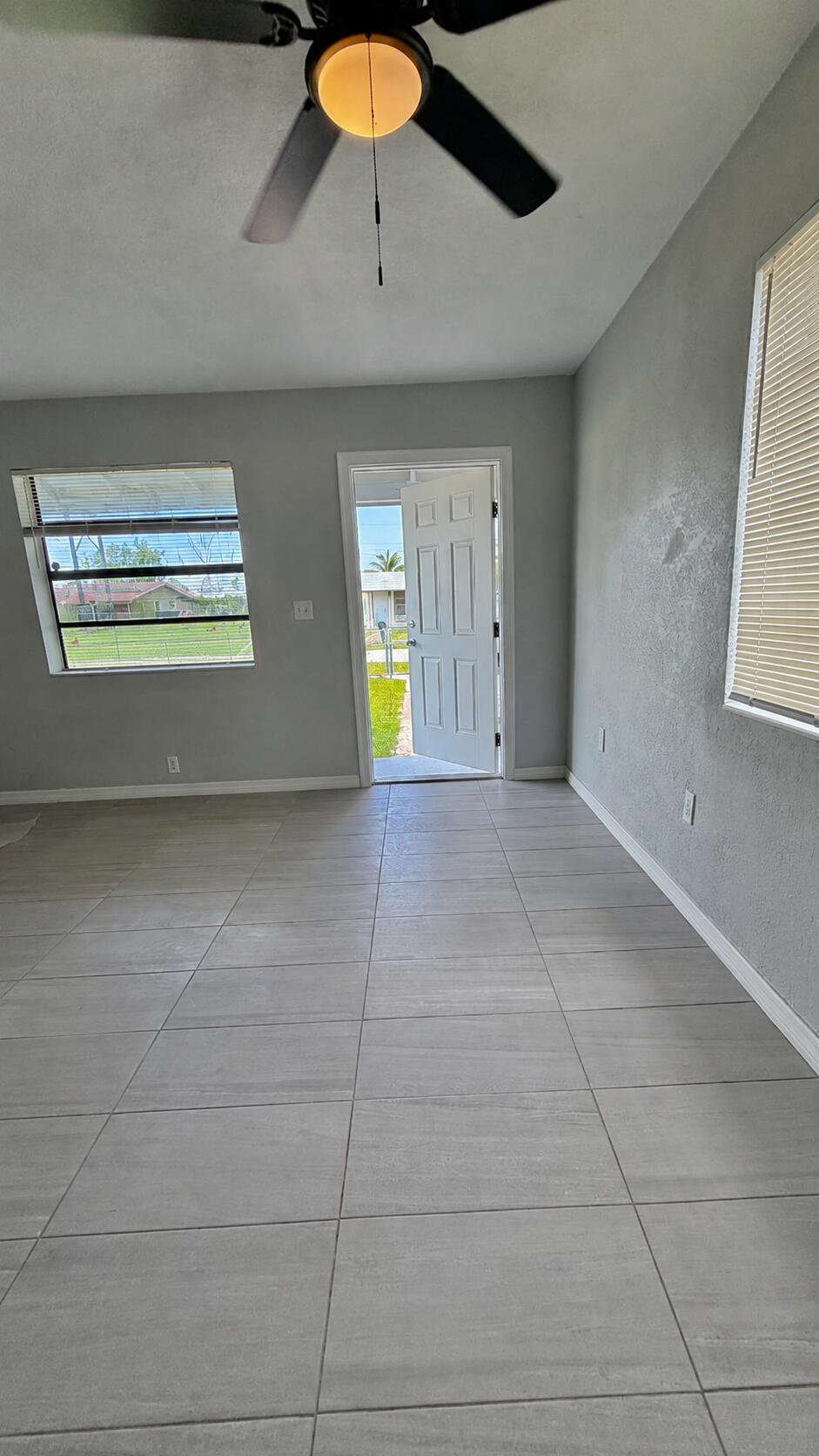 LAUDERDALE MANOR HOMESITES - Residential Lease