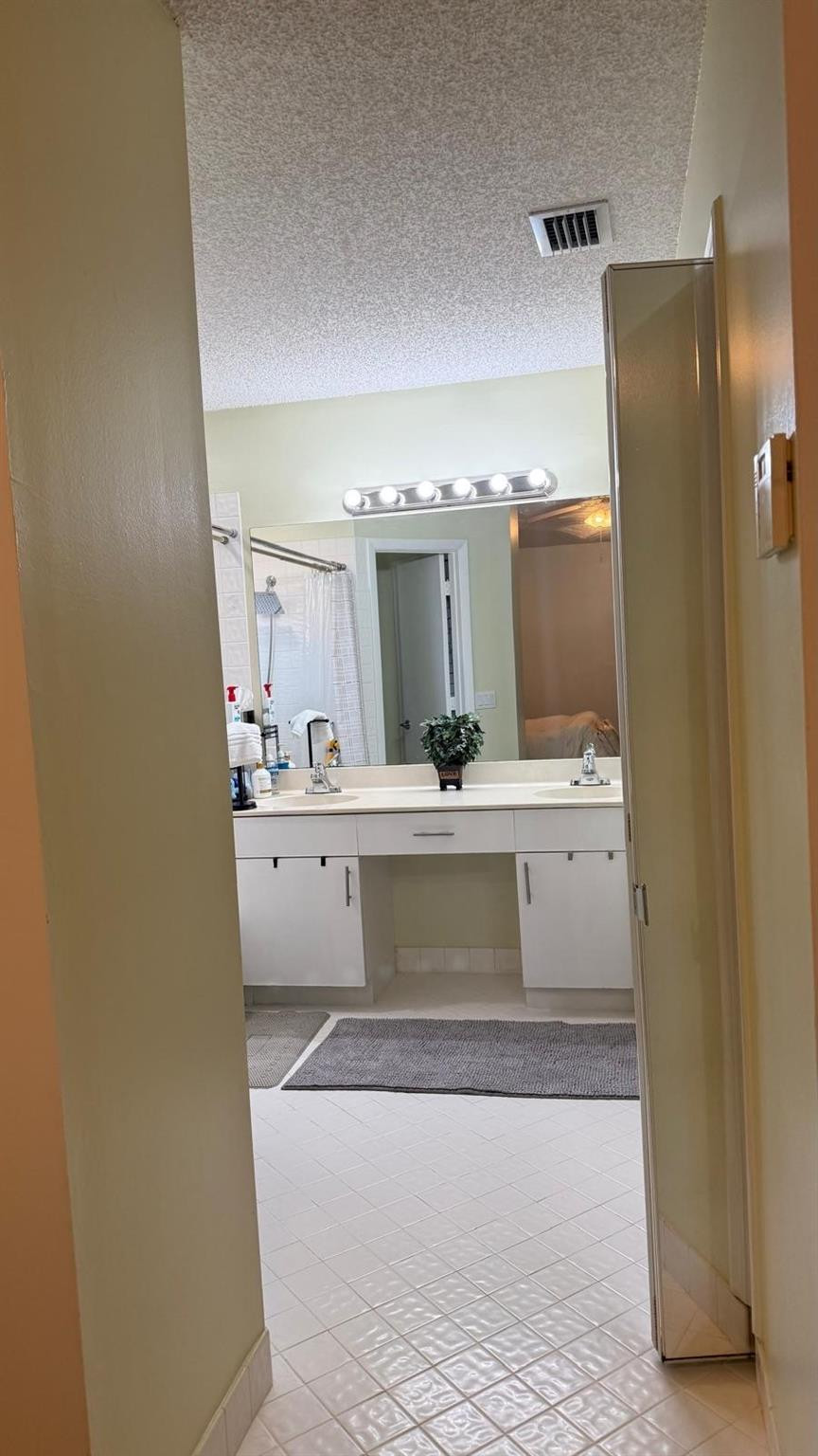 SECTOR 5 - - Residential Lease