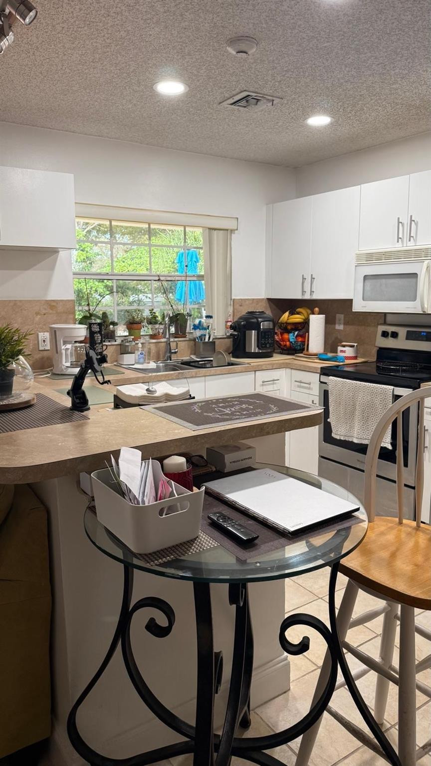 SECTOR 5 - - Residential Lease