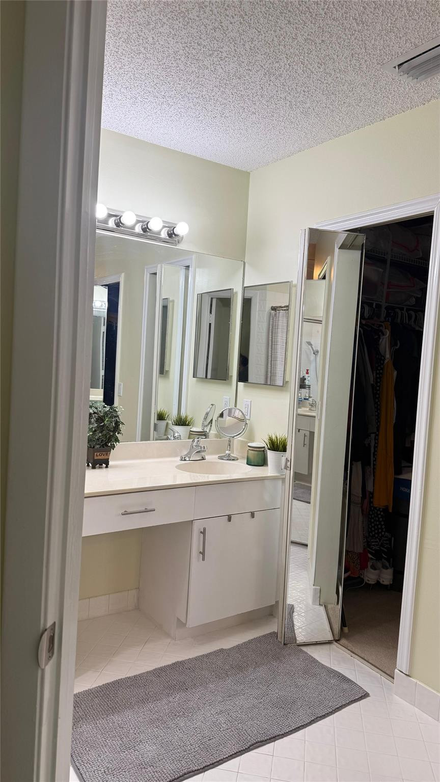 SECTOR 5 - - Residential Lease