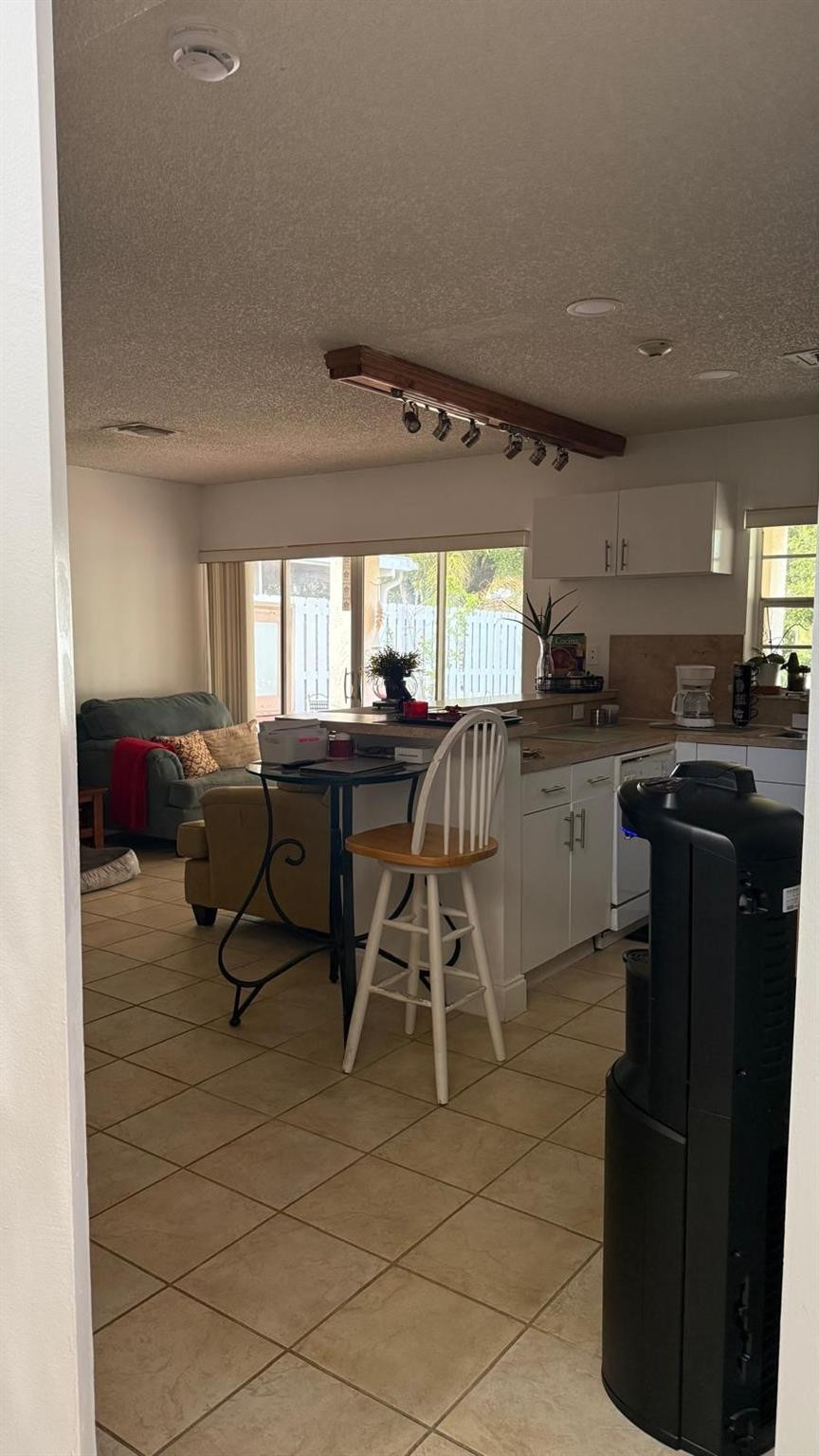 SECTOR 5 - - Residential Lease