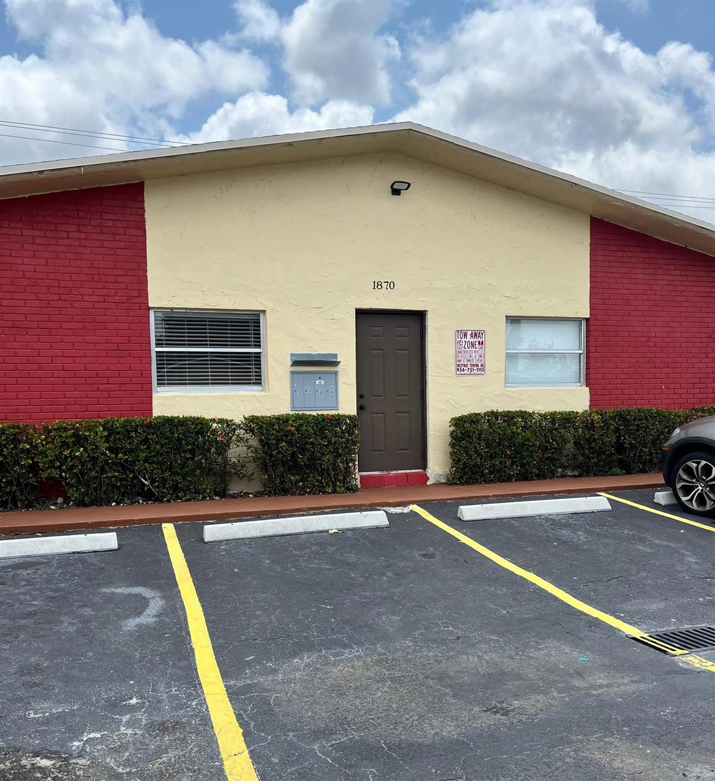 SUNRISE GOLF VILLAGE SEC SIX - Residential Lease