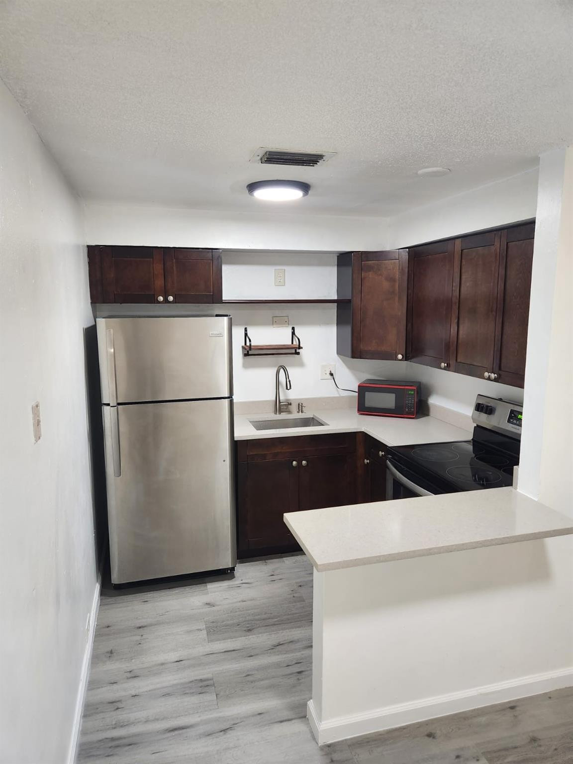 SUNRISE GOLF VILLAGE SEC SIX - Residential Lease