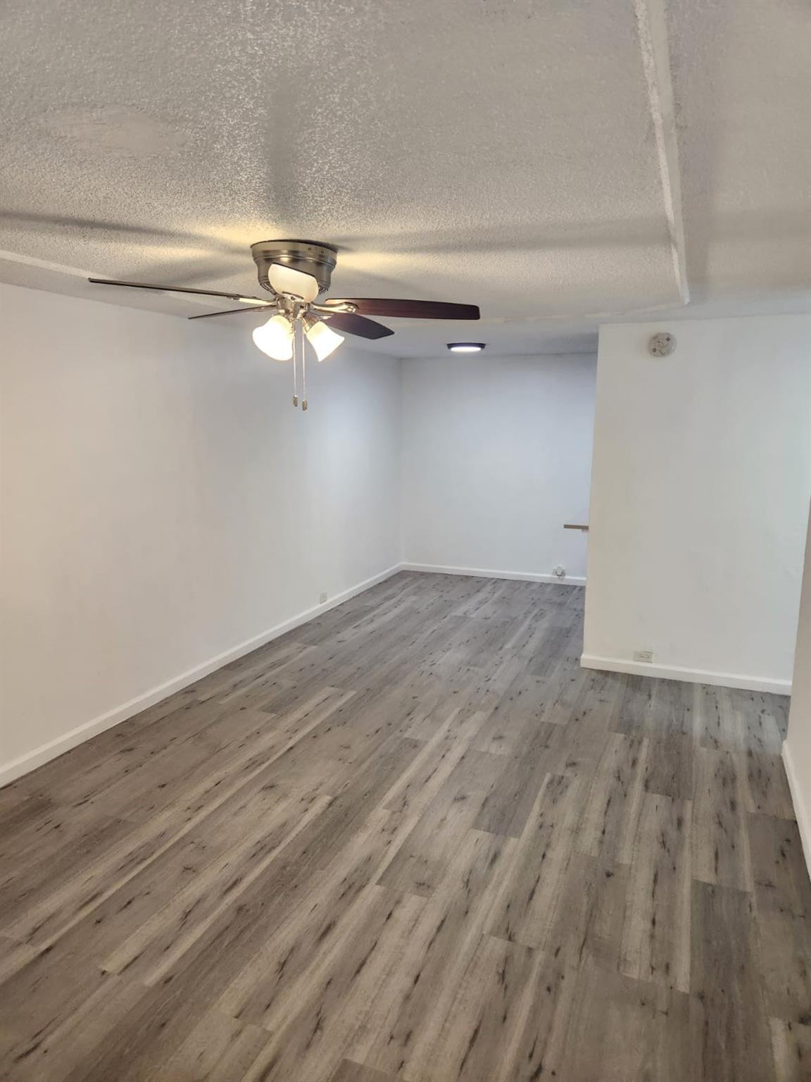 SUNRISE GOLF VILLAGE SEC SIX - Residential Lease