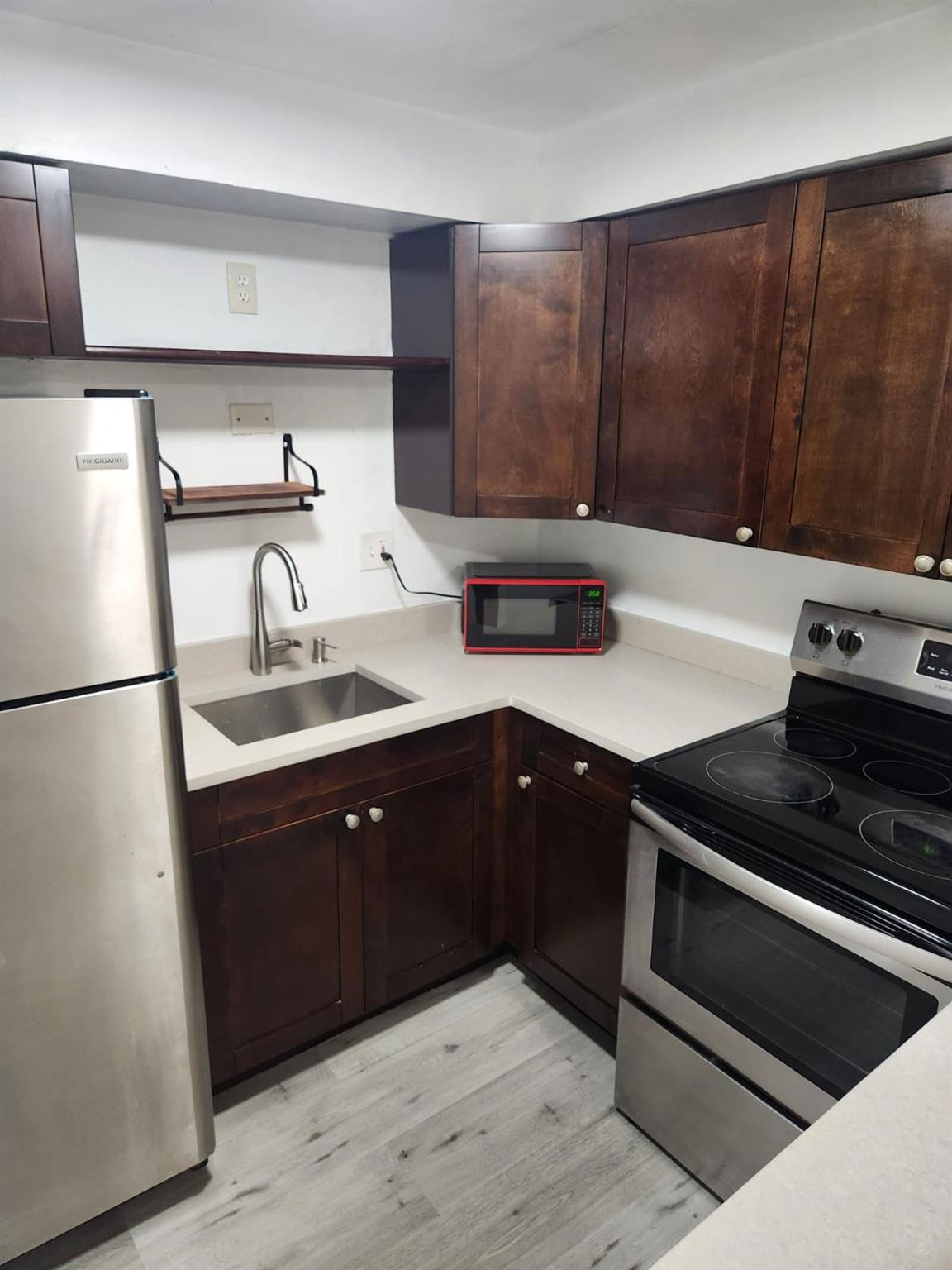 SUNRISE GOLF VILLAGE SEC SIX - Residential Lease