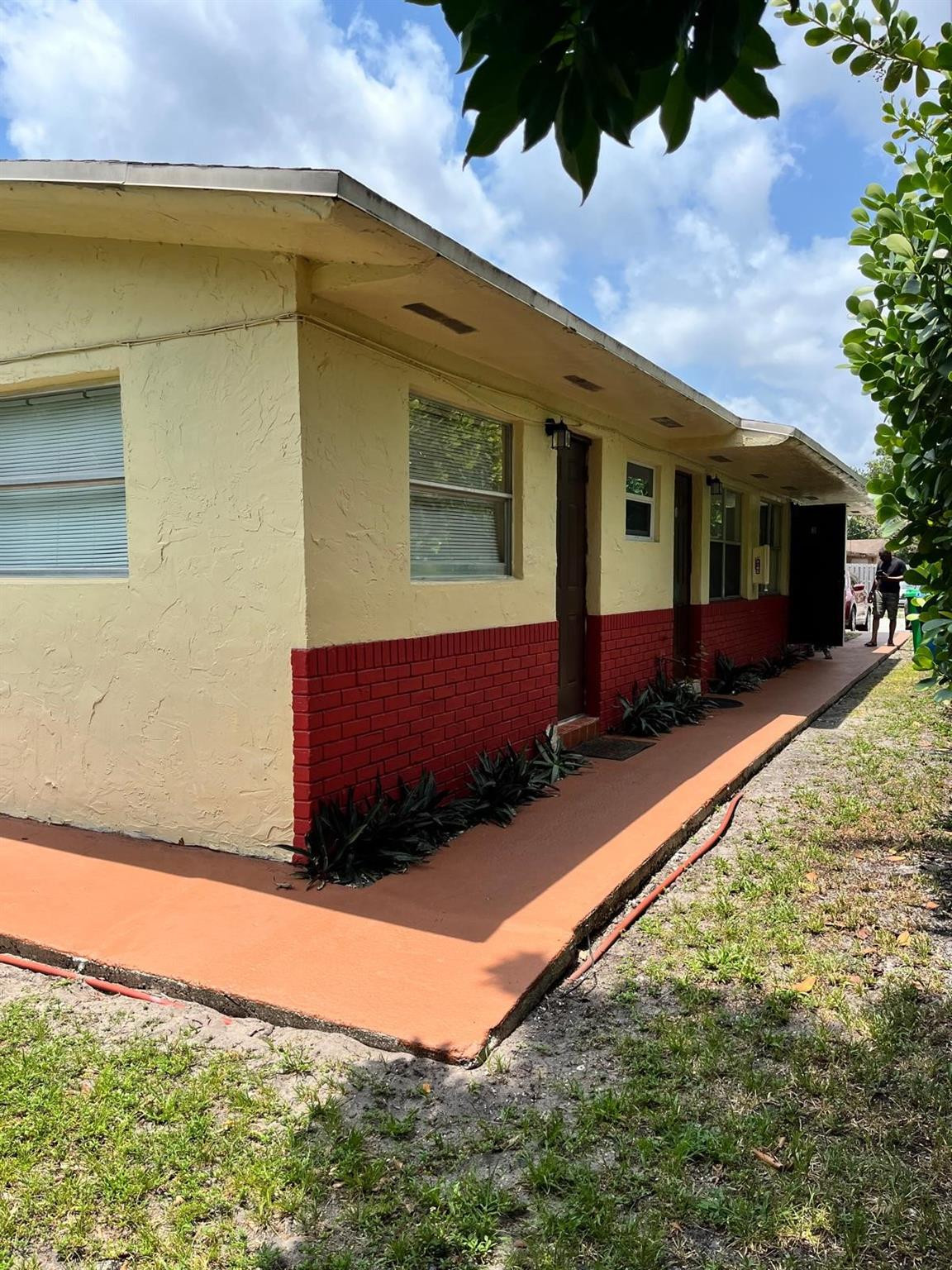 SUNRISE GOLF VILLAGE SEC SIX - Residential Lease