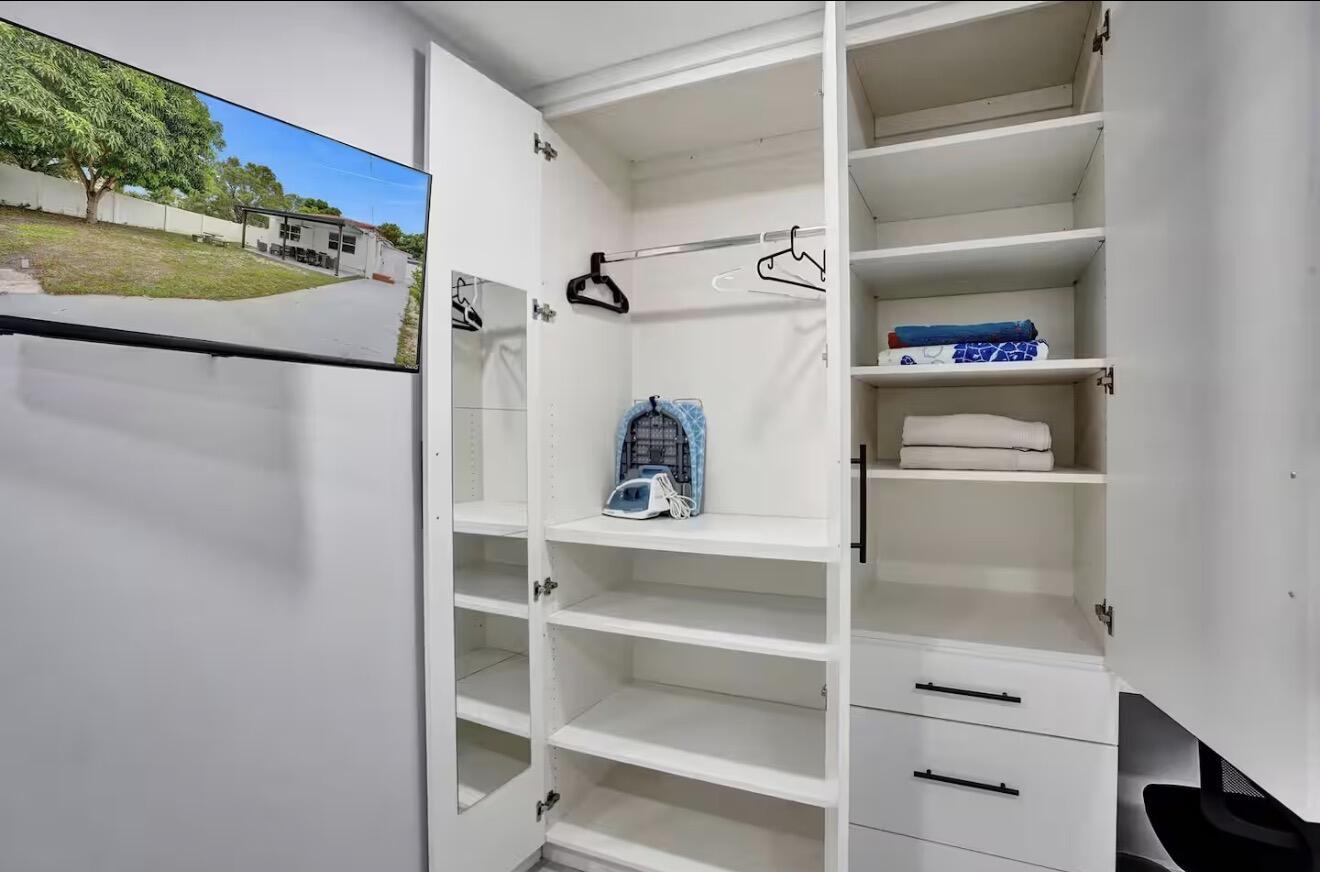 HOLLYWOOD - Residential Lease