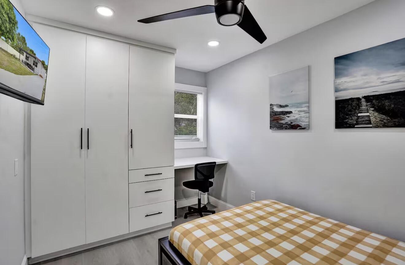 HOLLYWOOD - Residential Lease