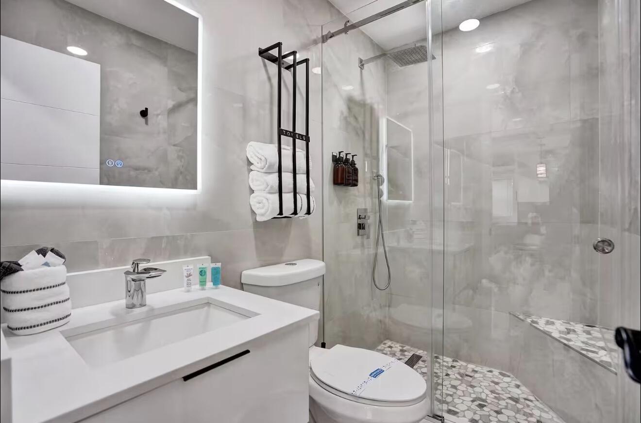 HOLLYWOOD - Residential Lease
