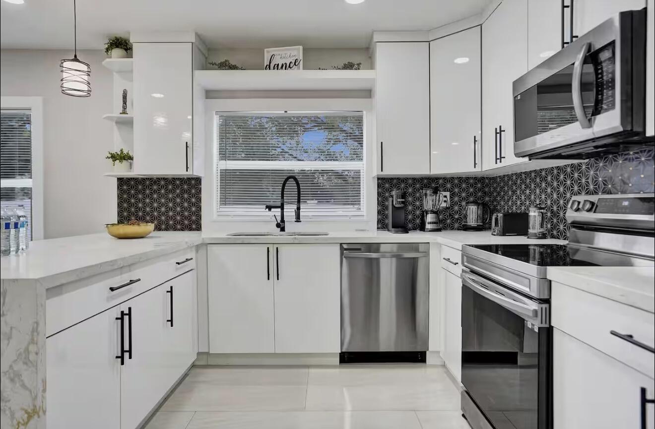 HOLLYWOOD - Residential Lease