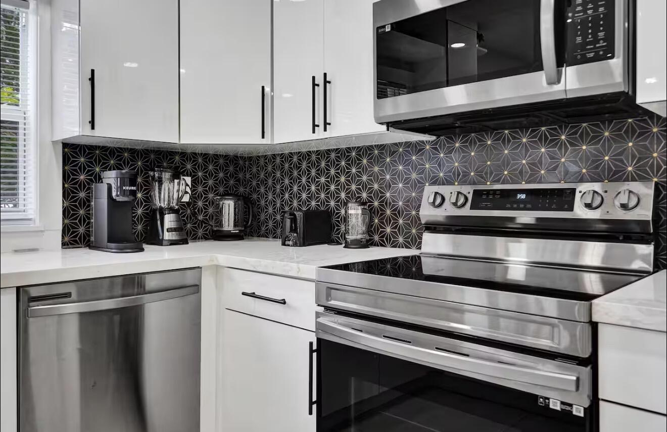 HOLLYWOOD - Residential Lease